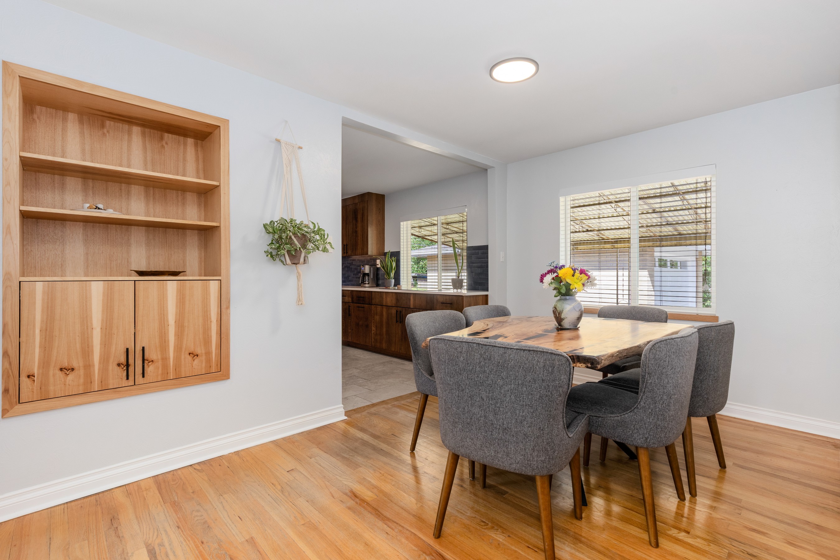  Stylish Ranch Living with Detached ADU - 物件實景