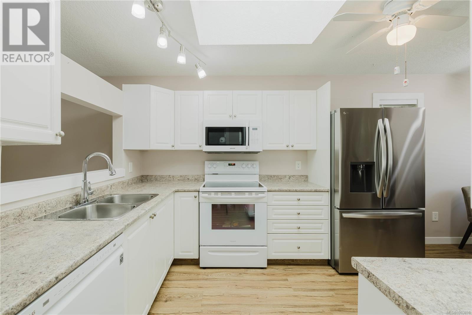 COLWOOD, British Columbia, V9B 5P8, CA, 2 Bedrooms Bedrooms, ,3 BathroomsBathrooms,Residential,For Sale,1913272