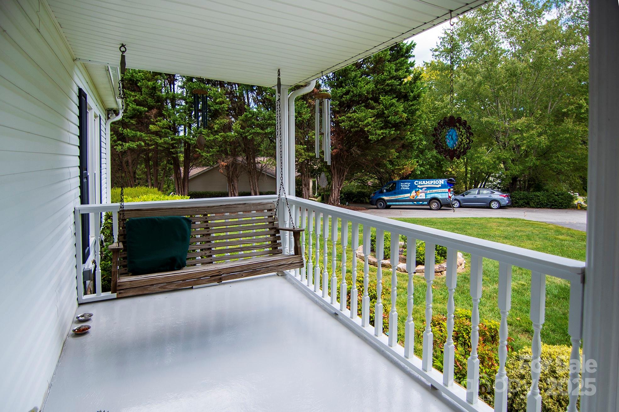 Hendersonville, North Carolina, 28792, United States, 3 Bedrooms Bedrooms, ,3 BathroomsBathrooms,Residential,For Sale,1976526