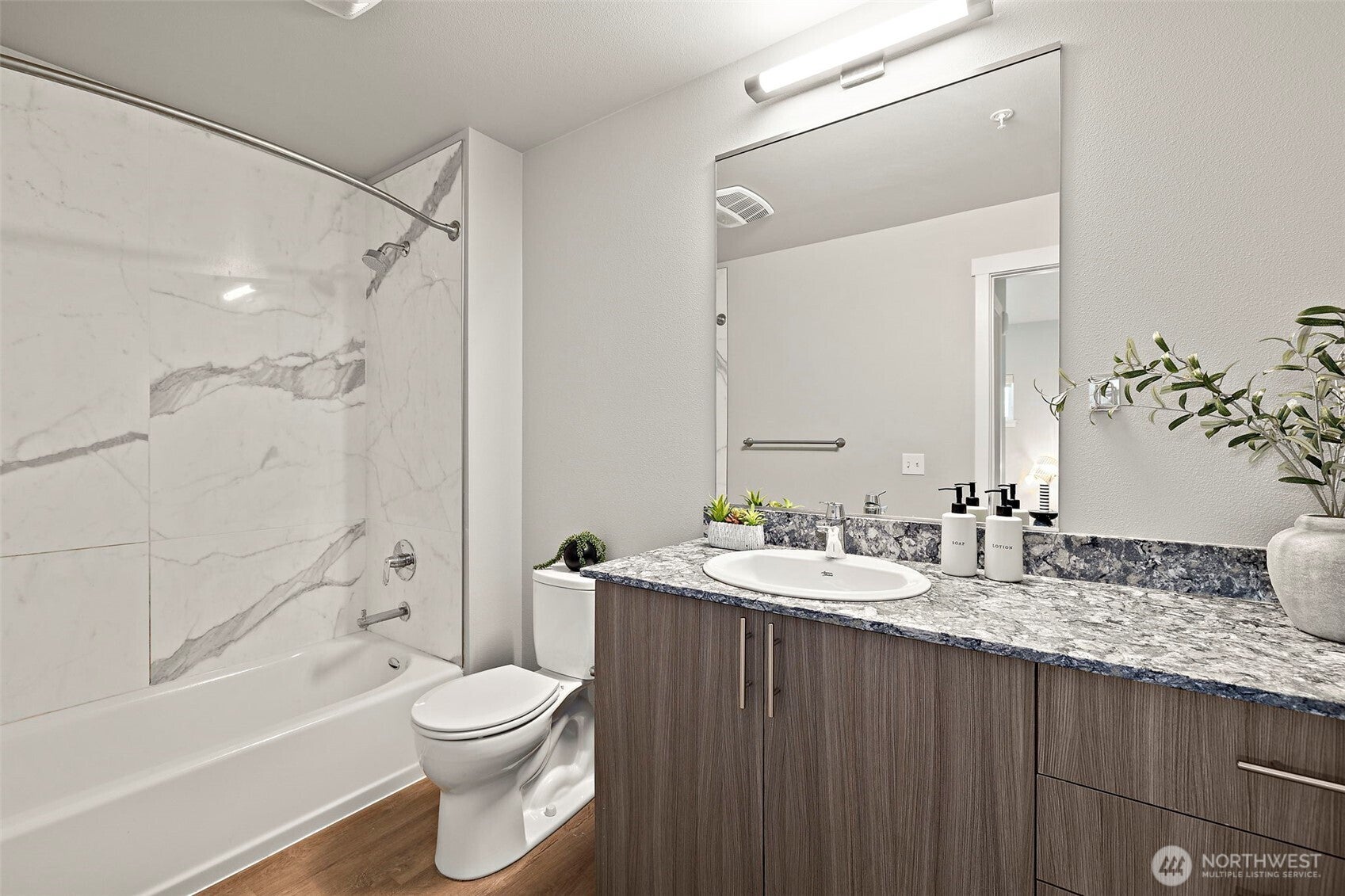 Bellevue, Washington, 98004, United States, 2 Bedrooms Bedrooms, ,1 BathroomBathrooms,Residential,For Sale,1975057