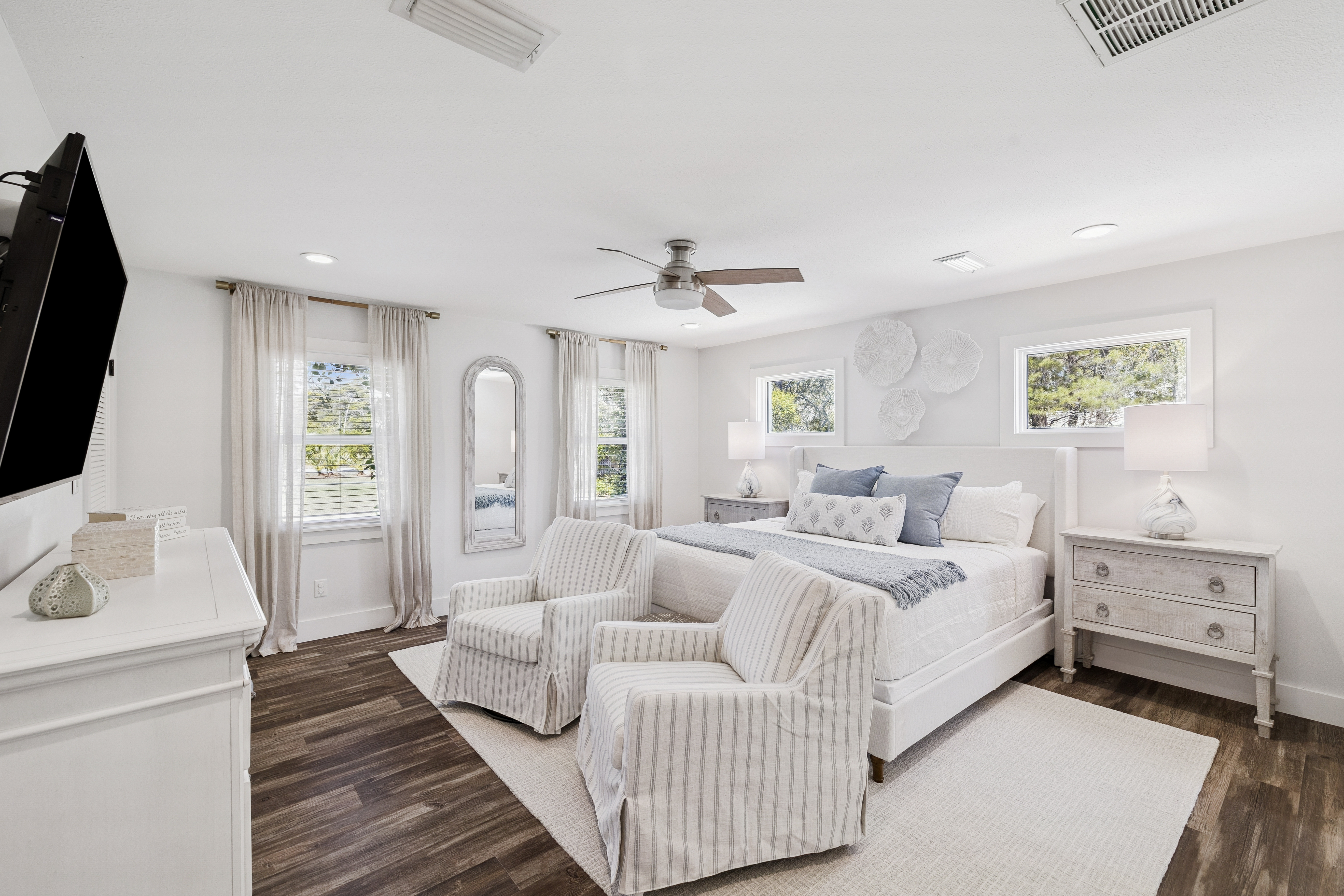  Completely Renovated Home On Half-Acre Lot Near Gulf Place - 物件實景