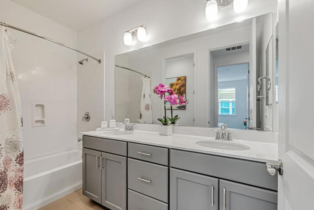 Hercules, California, 94547, United States, 4 Bedrooms Bedrooms, ,3 BathroomsBathrooms,Residential,For Sale,1978520