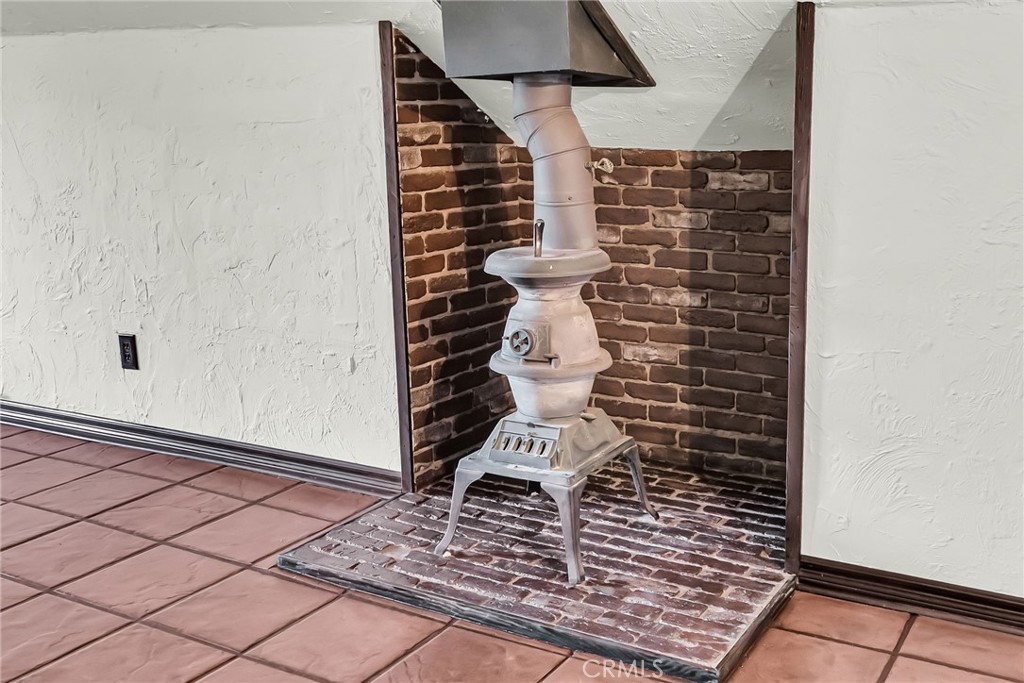 Riverside, California, 92507, United States, 4 Bedrooms Bedrooms, ,2 BathroomsBathrooms,Residential,For Sale,1999020