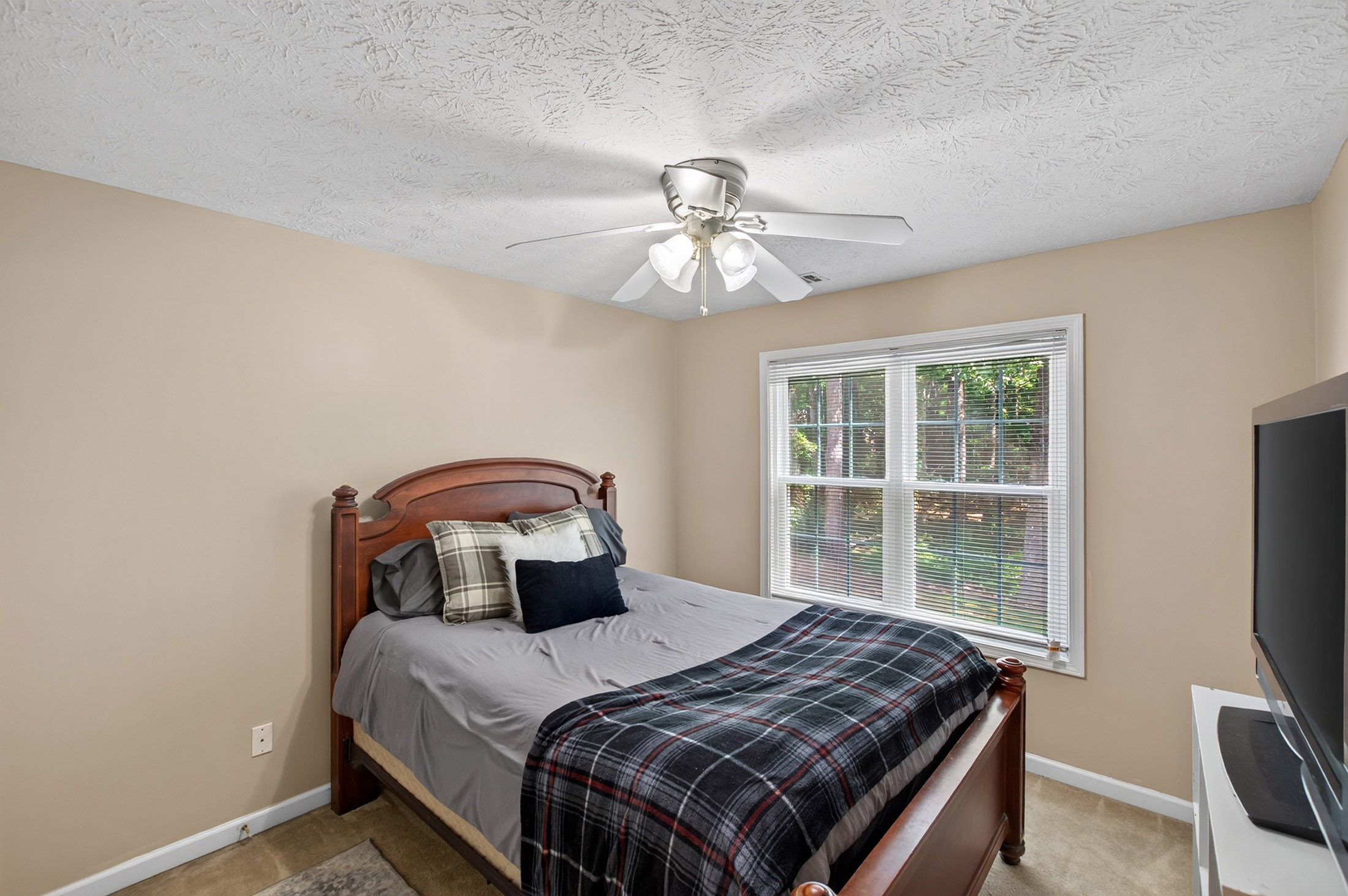  Charming Home on an Expansive 2.8+/- Acre Corner Lot - 物件實景