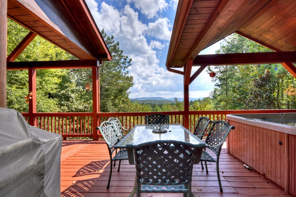 Blue Ridge, Georgia, 30513, United States, 3 Bedrooms Bedrooms, ,3 BathroomsBathrooms,Residential,For Sale,1965953