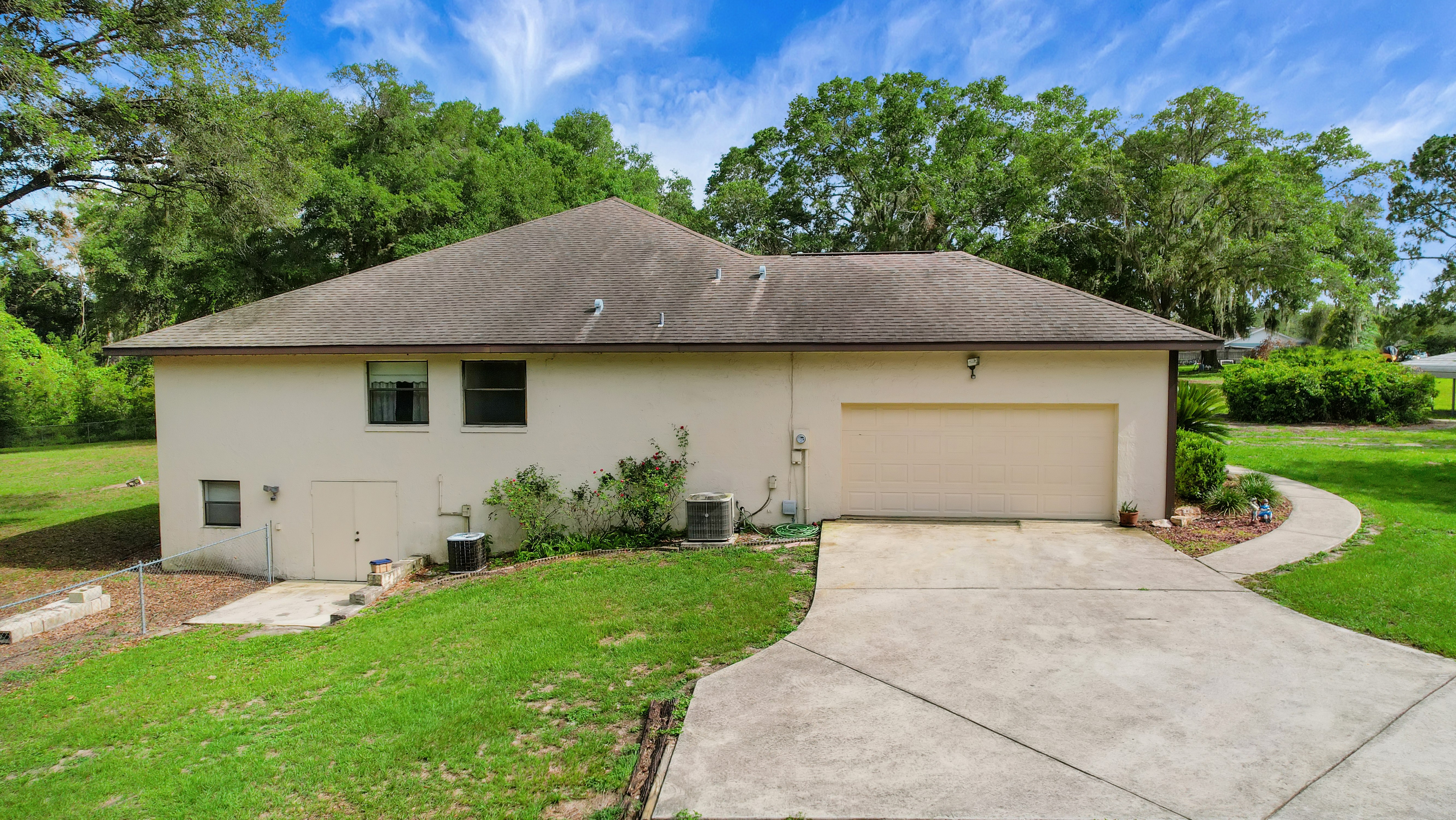 Lady Lake, Florida, 32159, United States, 4 Bedrooms Bedrooms, ,2 BathroomsBathrooms,Residential,For Sale,1873535