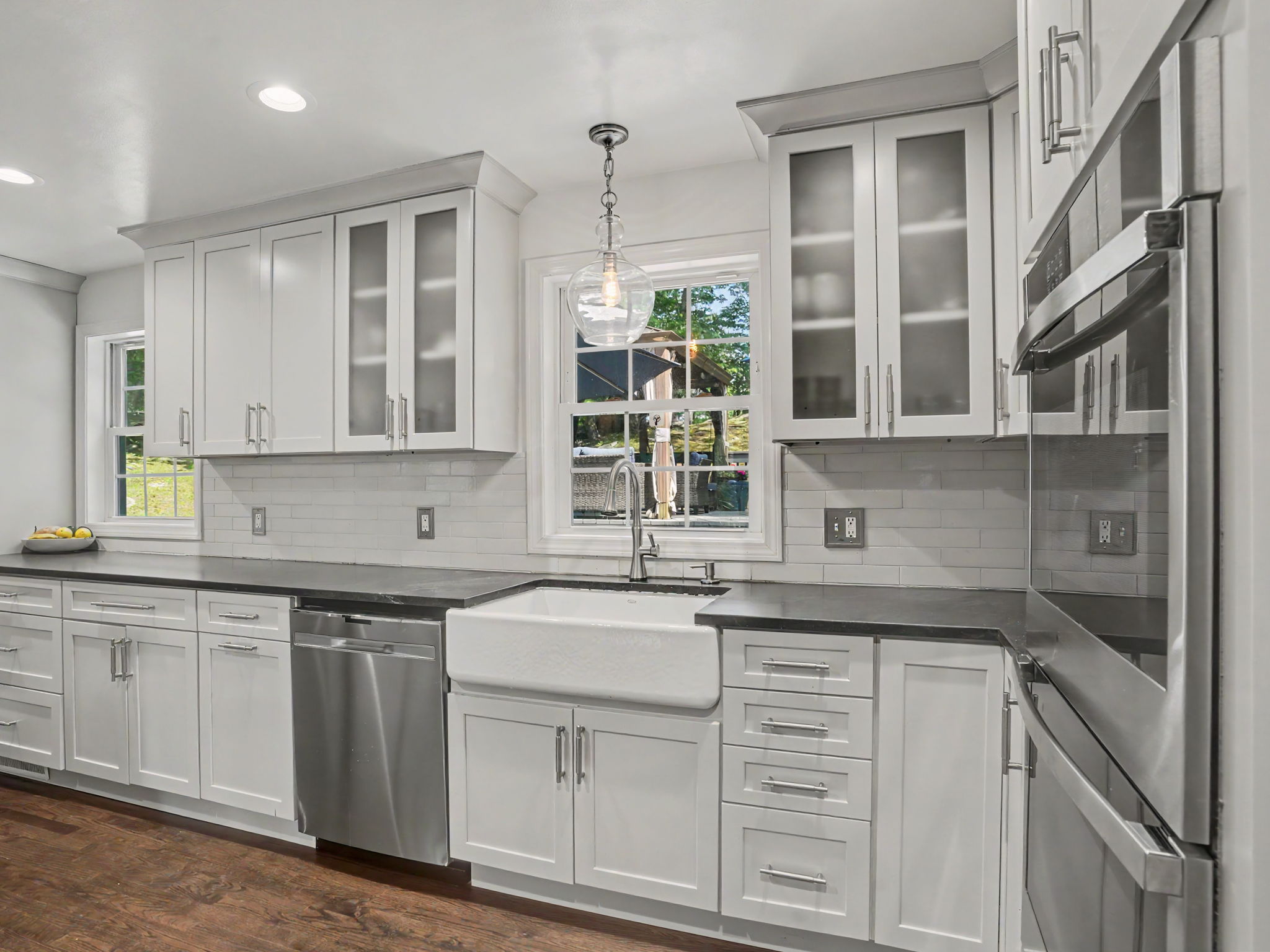  Hilltop Lake Hills Oasis with Renovated Chef