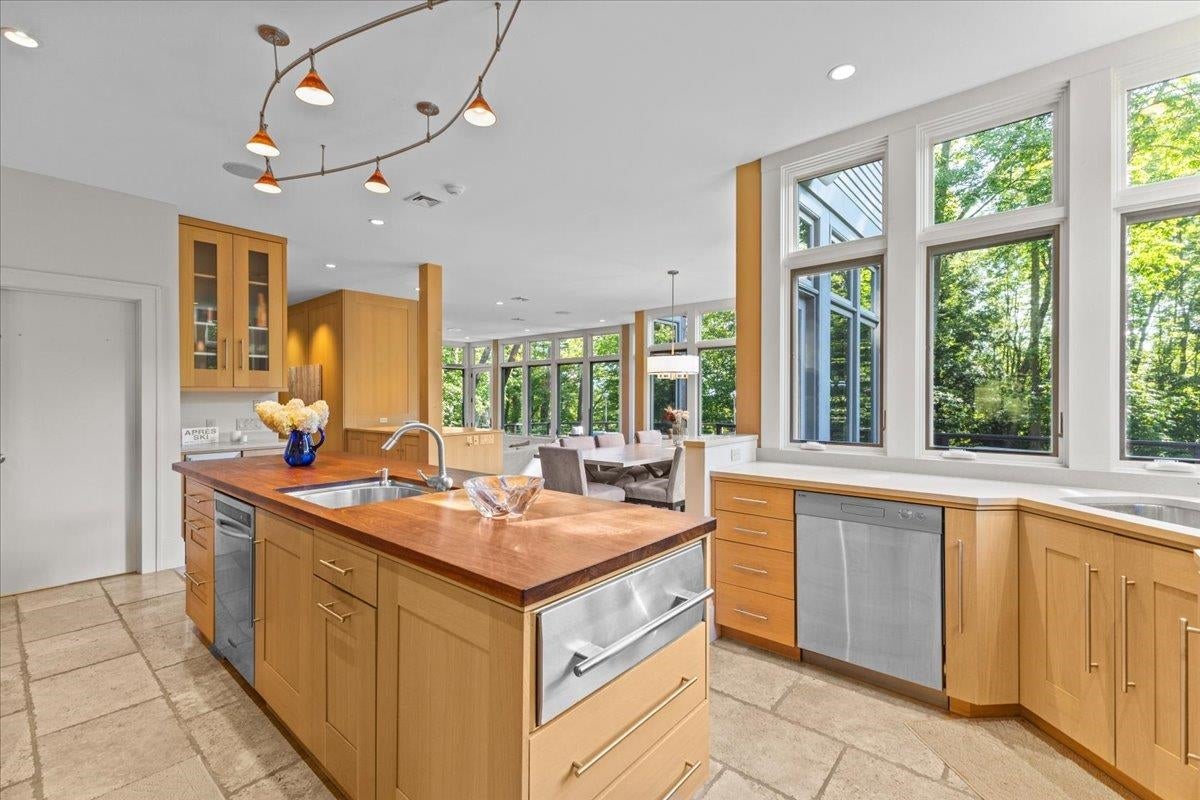 Stowe, Vermont, 05672, United States, 6 Bedrooms Bedrooms, ,3 BathroomsBathrooms,Residential,For Sale,1939476