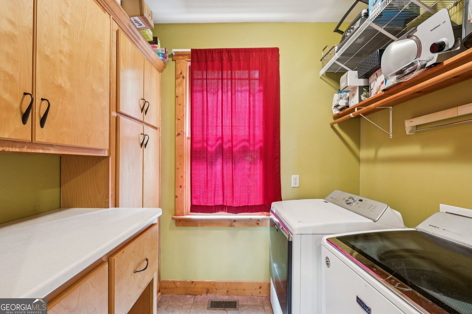 Ellijay, Georgia, 30540, United States, 3 Bedrooms Bedrooms, ,4 BathroomsBathrooms,Residential,For Sale,1952403