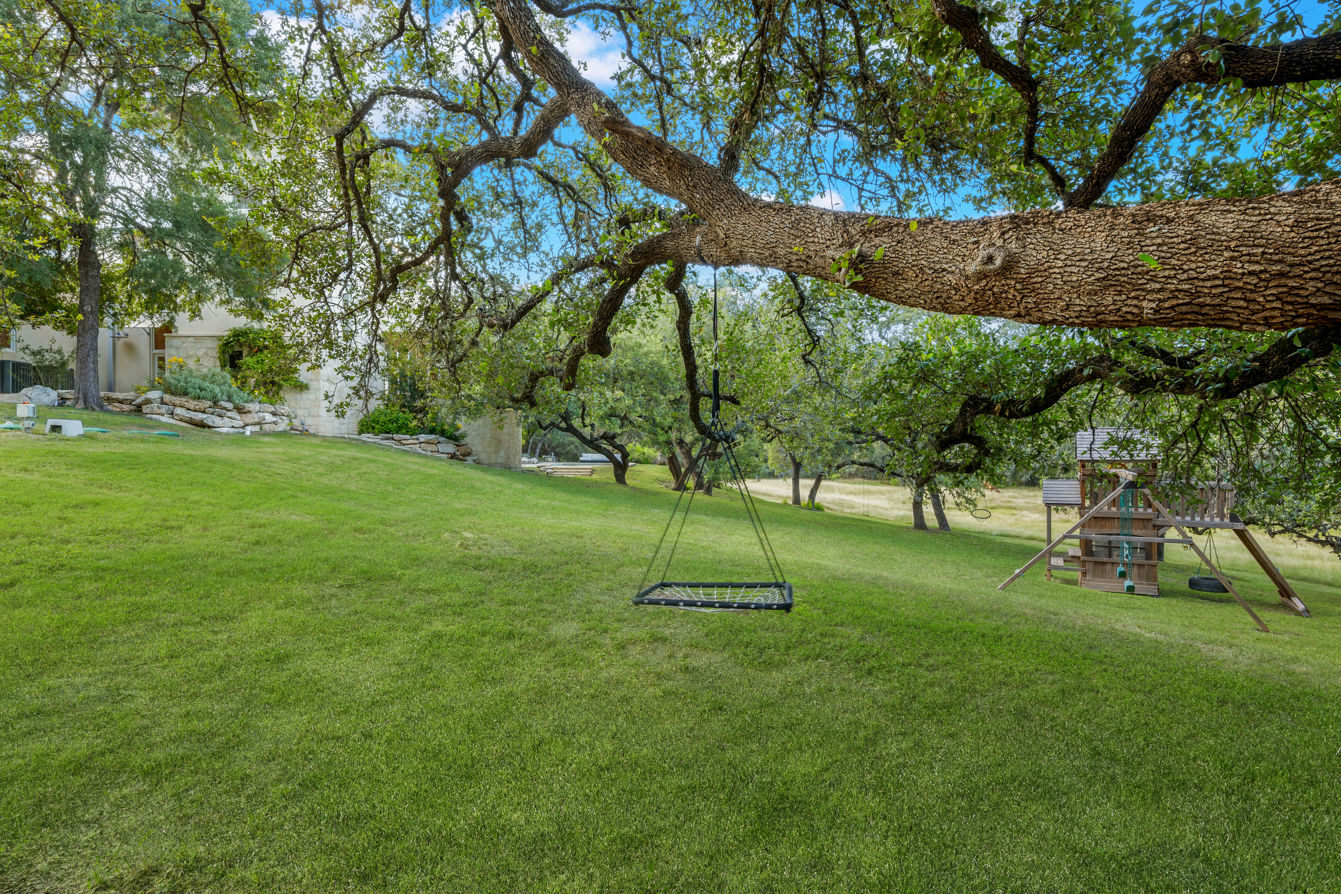  Hill Country Estate with Privacy and Presence - 物件實景