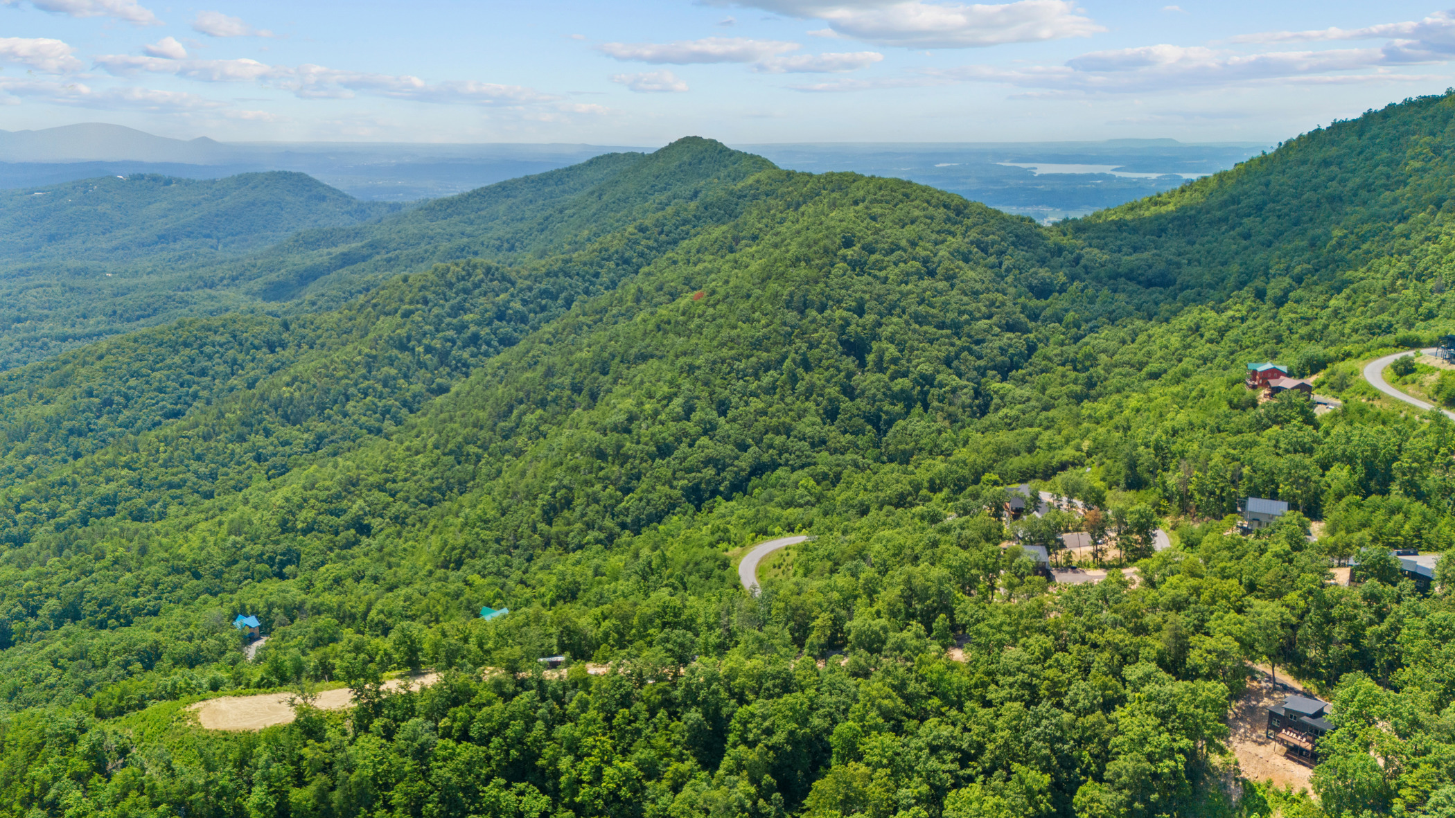 Sevierville, Tennessee, 37862, United States, 5 Bedrooms Bedrooms, ,6 BathroomsBathrooms,Residential,For Sale,1914652
