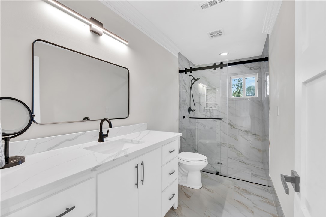 Greenville, South Carolina, 29607, United States, 5 Bedrooms Bedrooms, ,4 BathroomsBathrooms,Residential,For Sale,1947987
