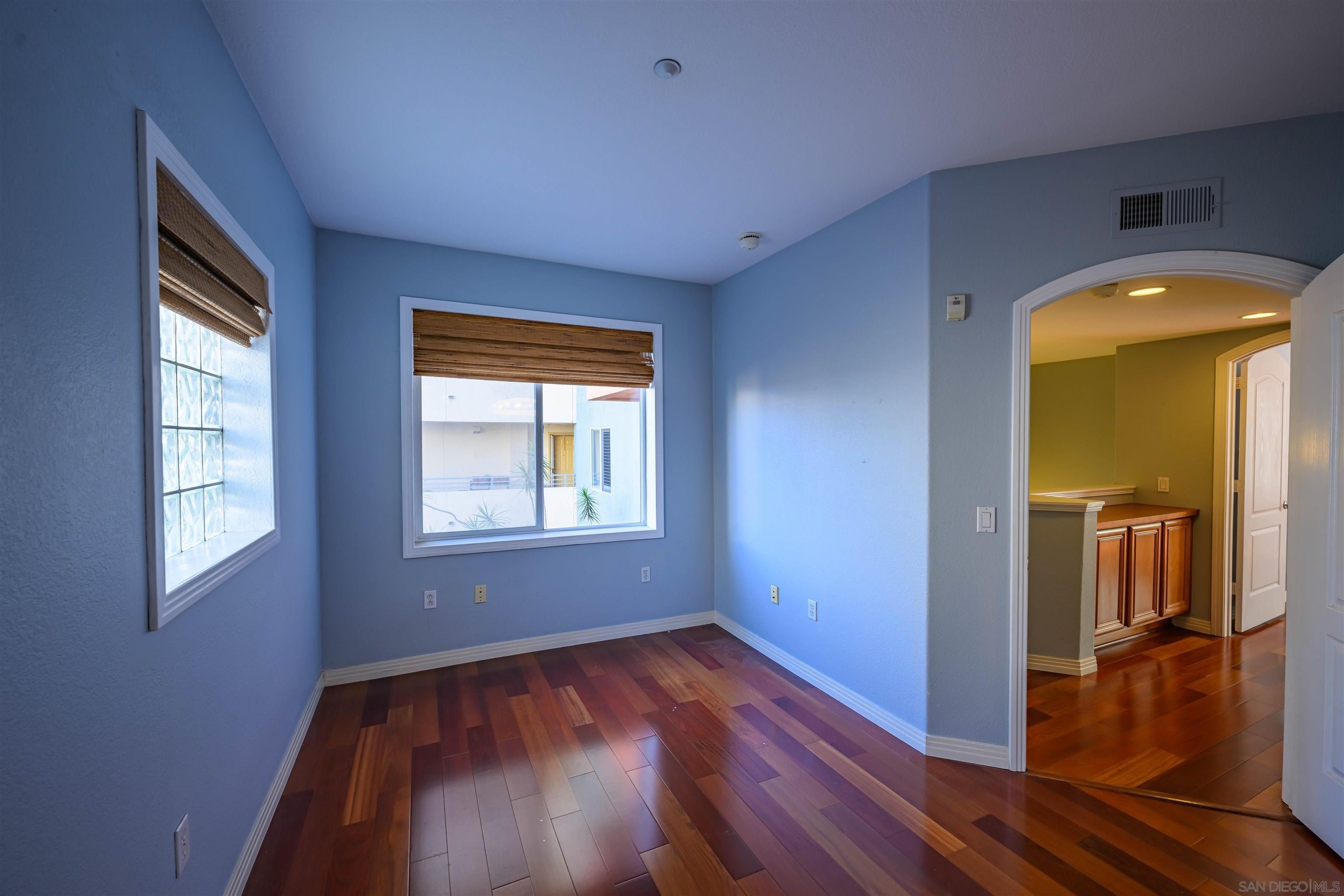 San Diego, California, 92101, United States, 2 Bedrooms Bedrooms, ,3 BathroomsBathrooms,Residential,For Sale,1713203