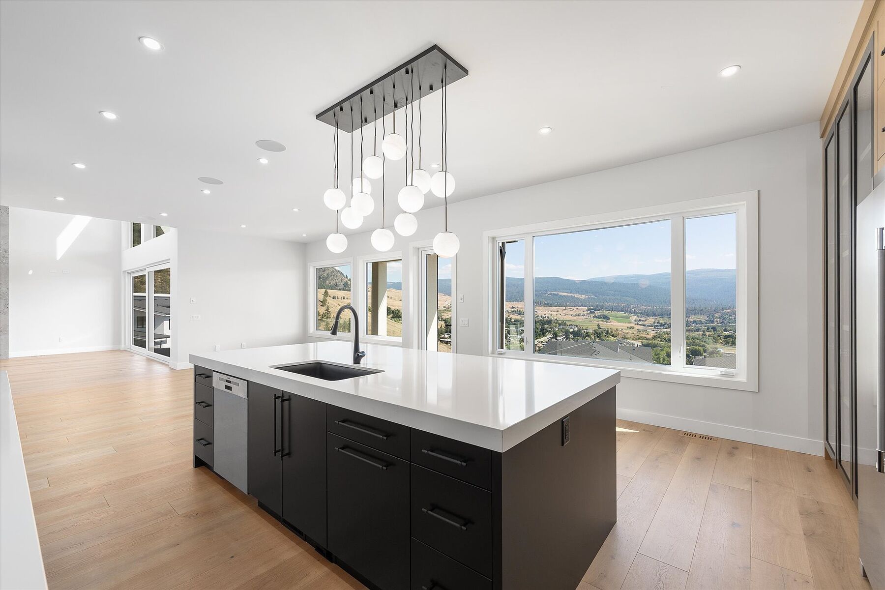  Spacious Modern Build - 物件實景
