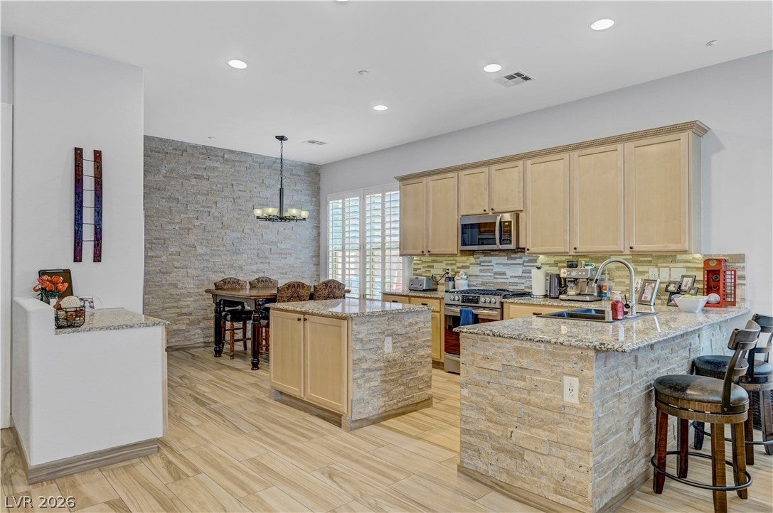 Henderson, Nevada, 89052, United States, 3 Bedrooms Bedrooms, ,3 BathroomsBathrooms,Residential,For Sale,2024085