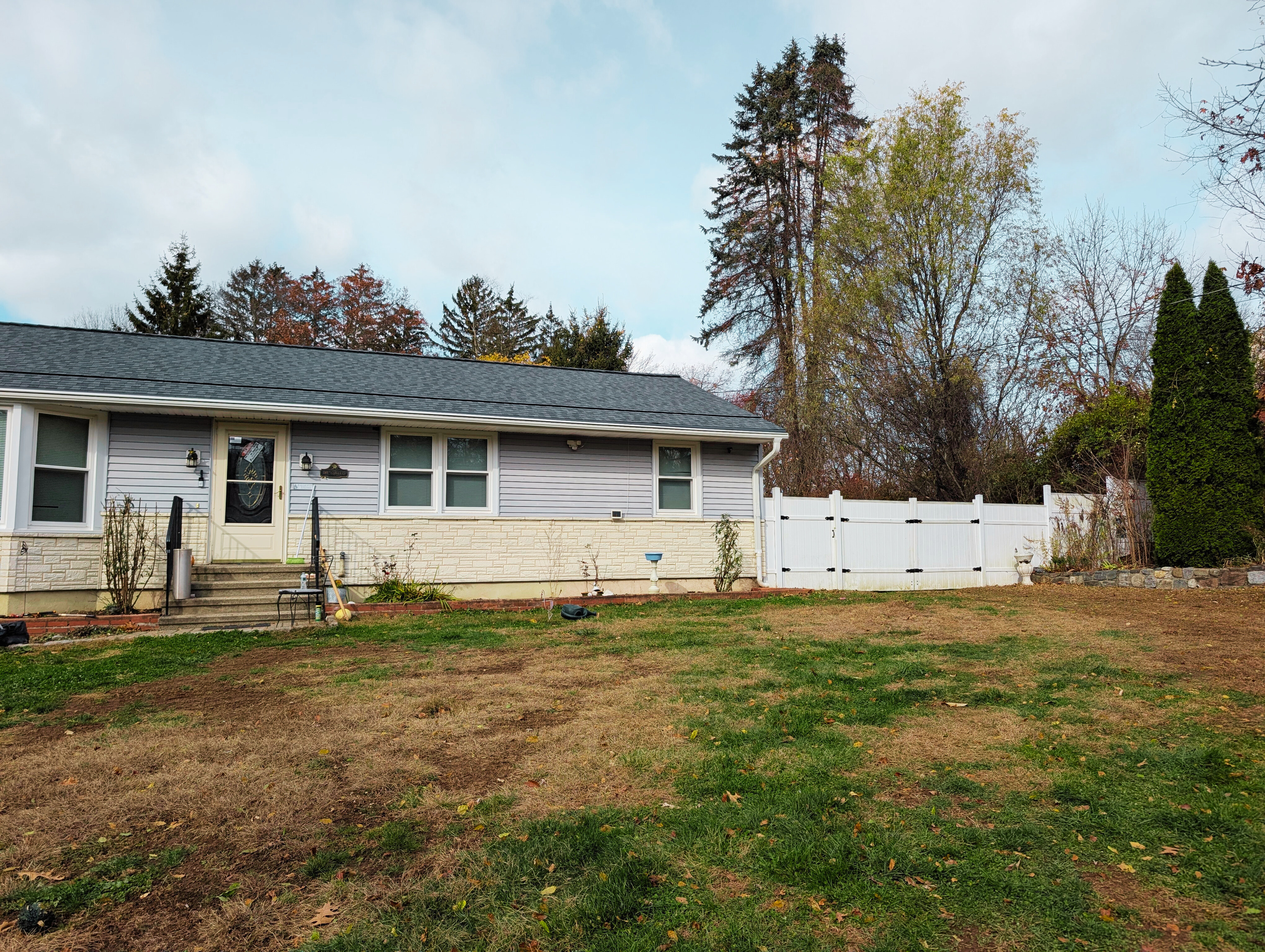 Shelton, Connecticut, 06484, United States, 3 Bedrooms Bedrooms, ,2 BathroomsBathrooms,Residential,For Sale,1996046