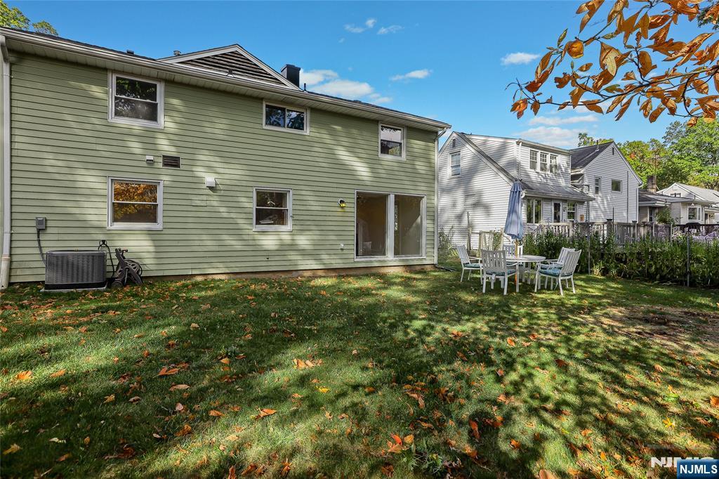 Waldwick, New Jersey, 07463, United States, 3 Bedrooms Bedrooms, ,3 BathroomsBathrooms,Residential,For Sale,1992926