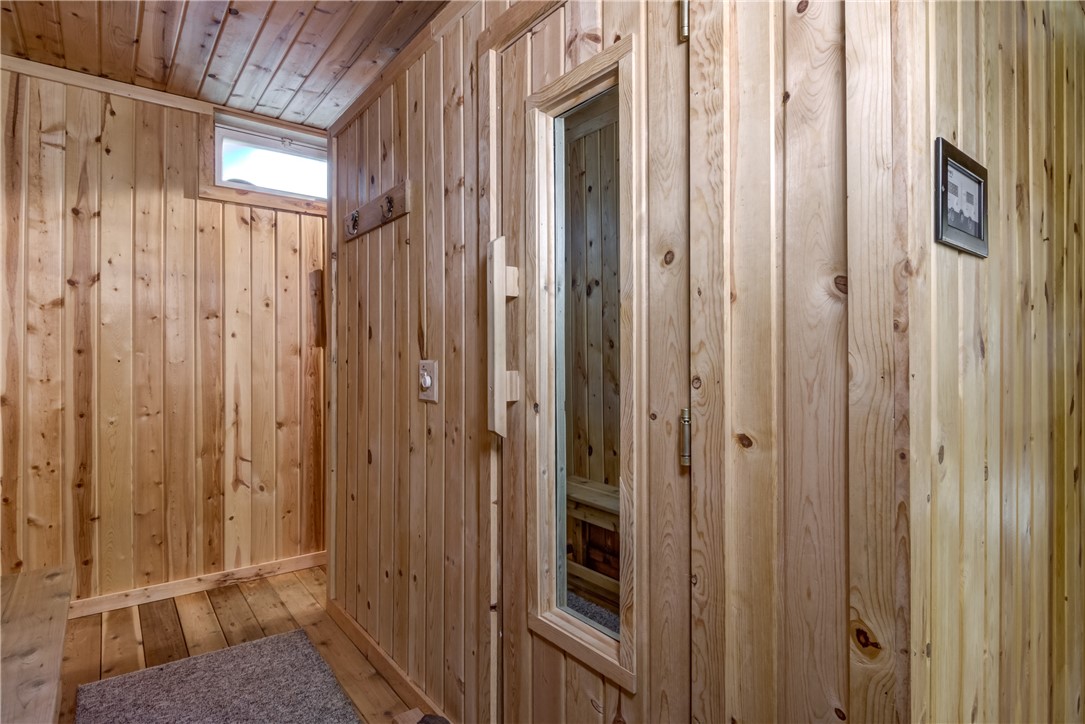 Eau Claire, Wisconsin, 54701, United States, 5 Bedrooms Bedrooms, ,4 BathroomsBathrooms,Residential,For Sale,1976179