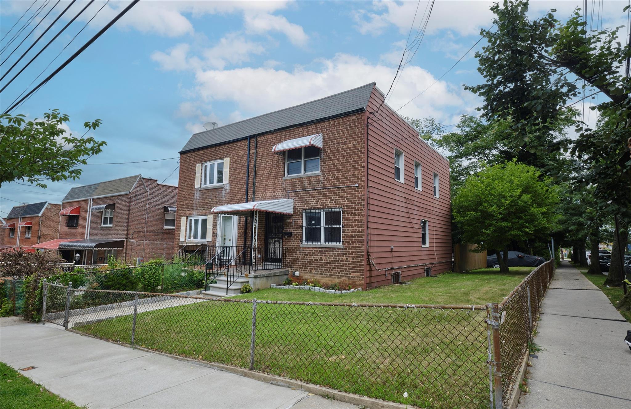 Bronx, New York, 10469, United States, 3 Bedrooms Bedrooms, ,3 BathroomsBathrooms,Residential,For Sale,1907076