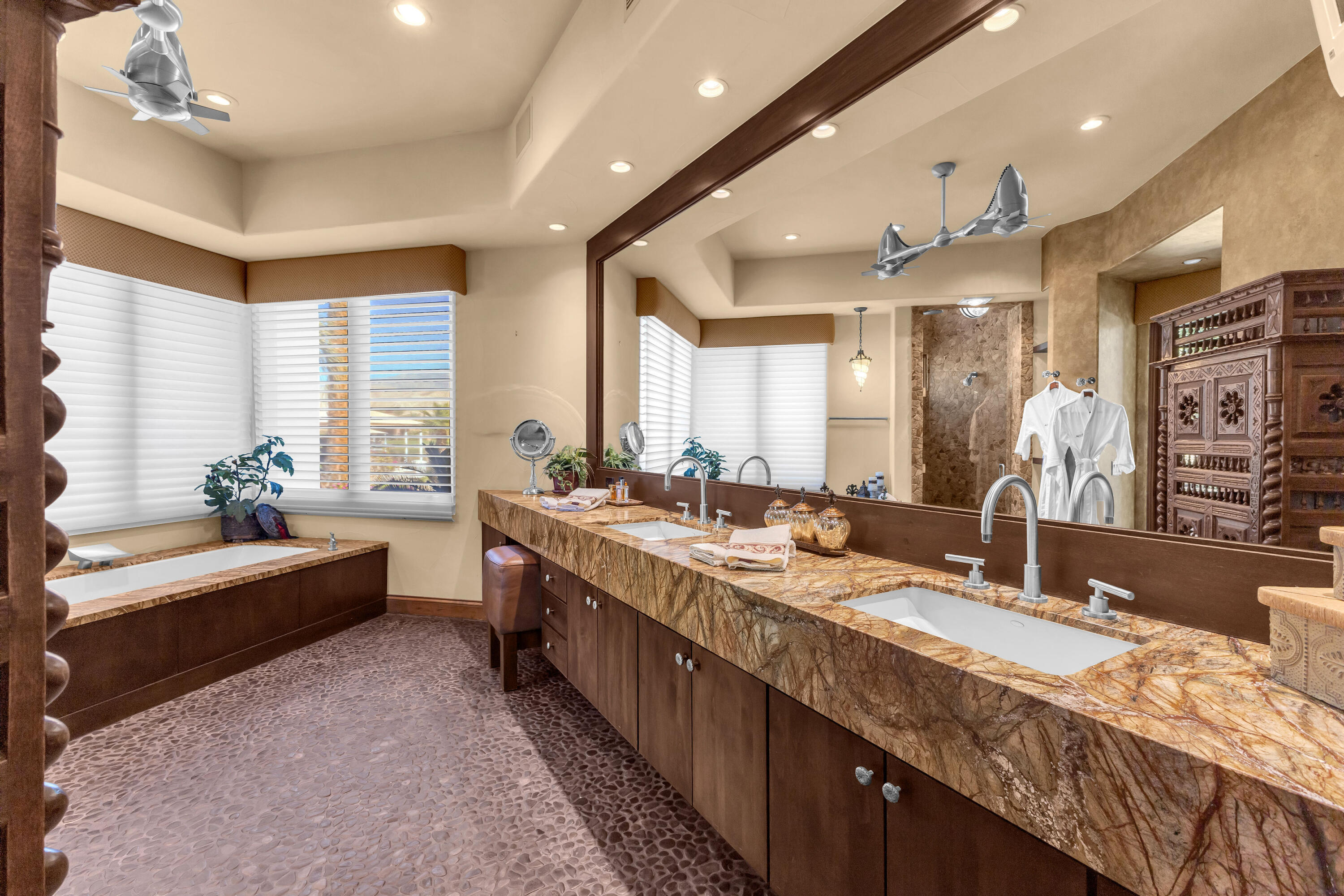 Indio, California, 92203, United States, 5 Bedrooms Bedrooms, ,4 BathroomsBathrooms,Residential,For Sale,1992835