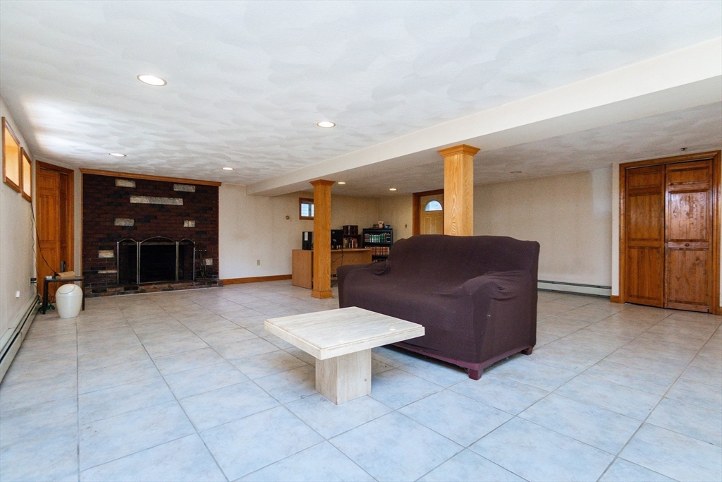 Saugus, Massachusetts, 01906, United States, 3 Bedrooms Bedrooms, ,2 BathroomsBathrooms,Residential,For Sale,1982387