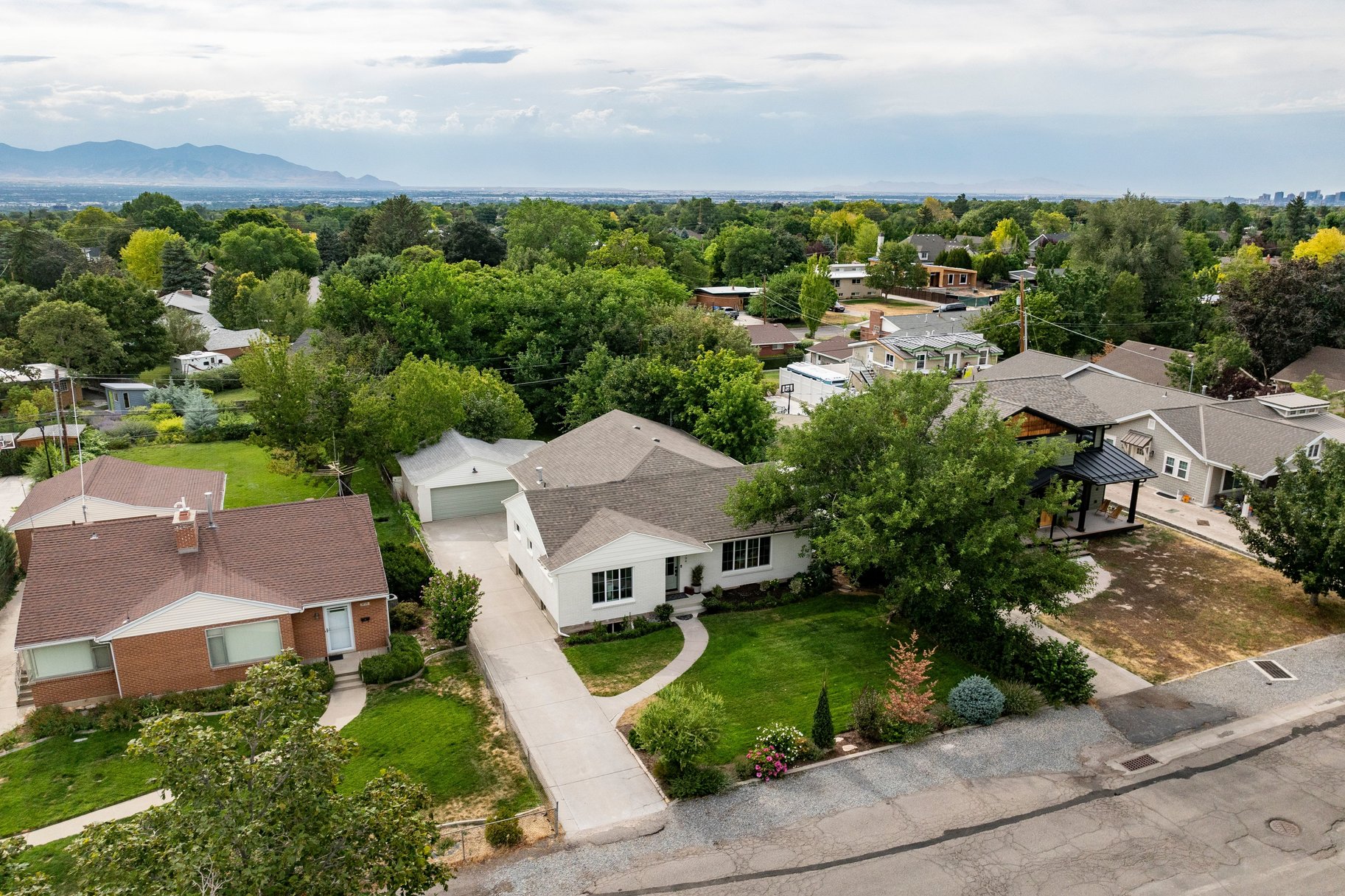  Timeless Charm in the Heart of East Millcreek - 物件實景