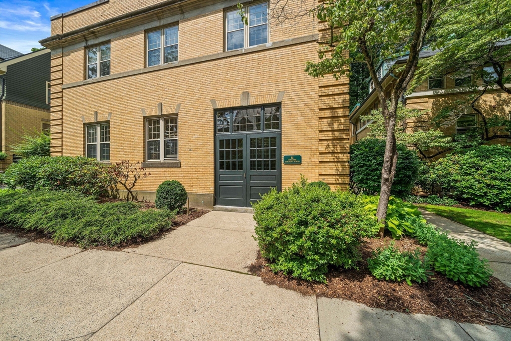 Brookline, Massachusetts, 02445, United States, 3 Bedrooms Bedrooms, ,2 BathroomsBathrooms,Residential,For Sale,1891424