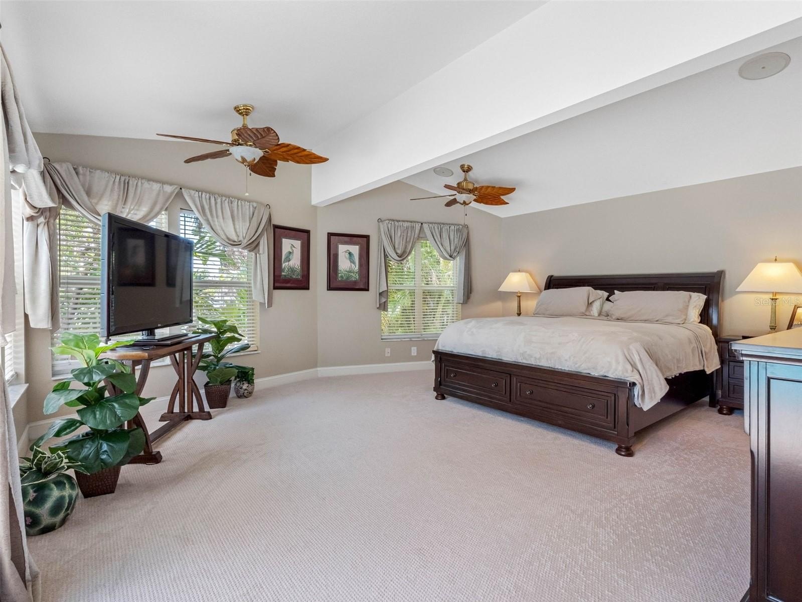 CLEARWATER BEACH, Florida, 33767, United States, 3 Bedrooms Bedrooms, ,3 BathroomsBathrooms,Residential,For Sale,1979132