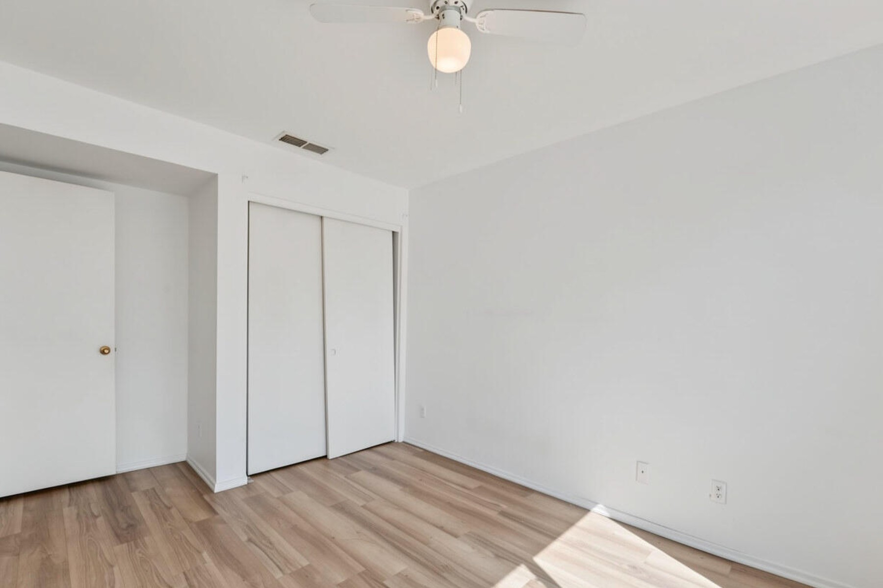  2573 W Monte Cristo Avenue  Phoenix, AZ - 物件實景