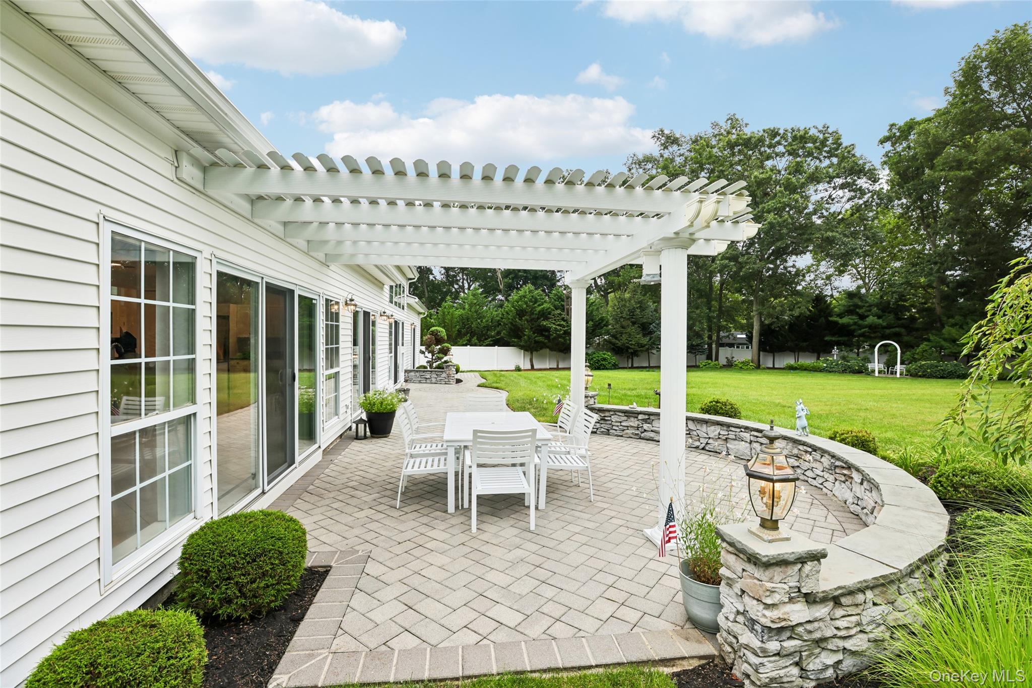  75 Arbor Field Way, Lake Grove, NY, 11755 - 物件實景