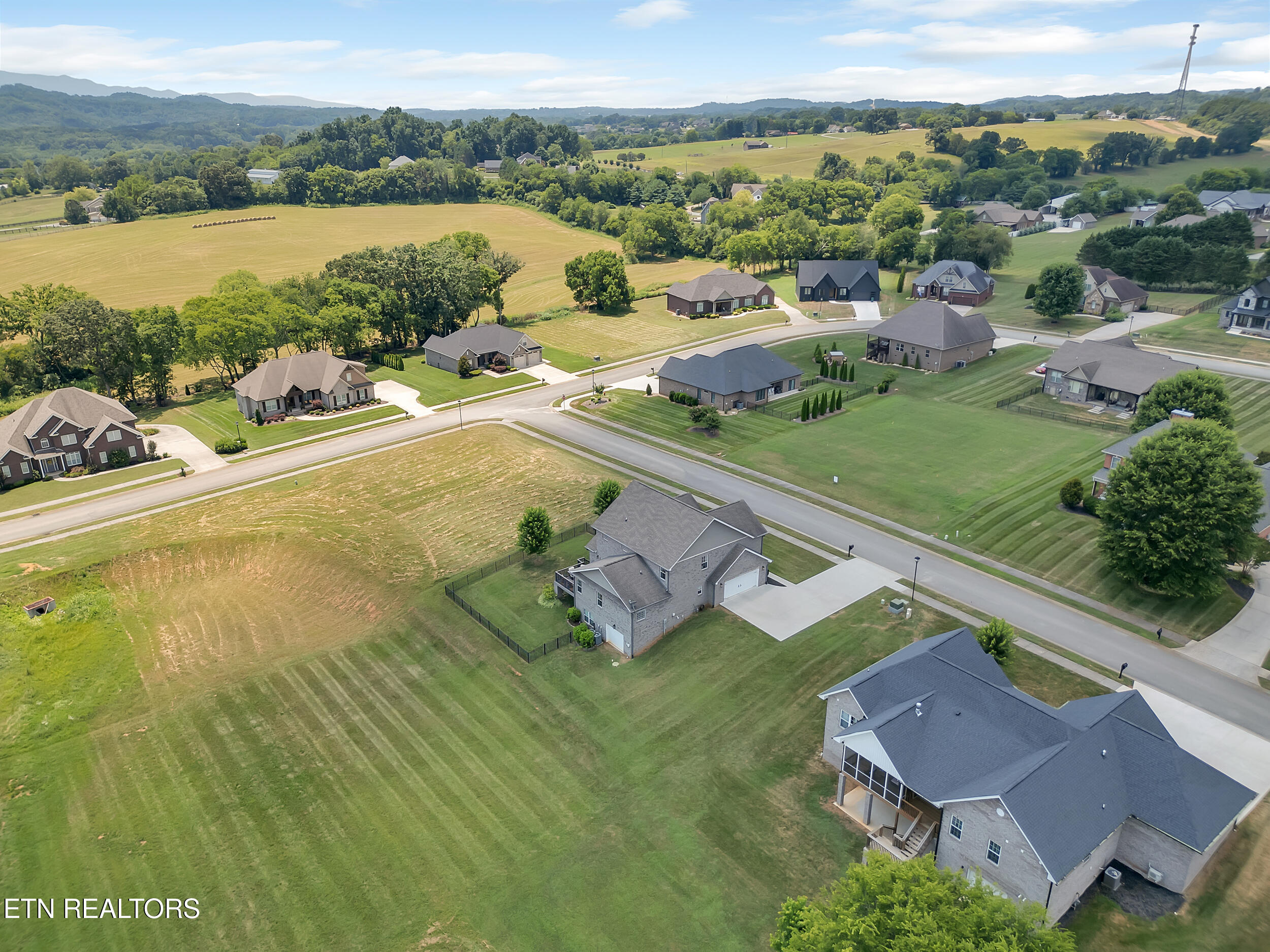 Sevierville, Tennessee, 37876, United States, 5 Bedrooms Bedrooms, ,4 BathroomsBathrooms,Residential,For Sale,1930637