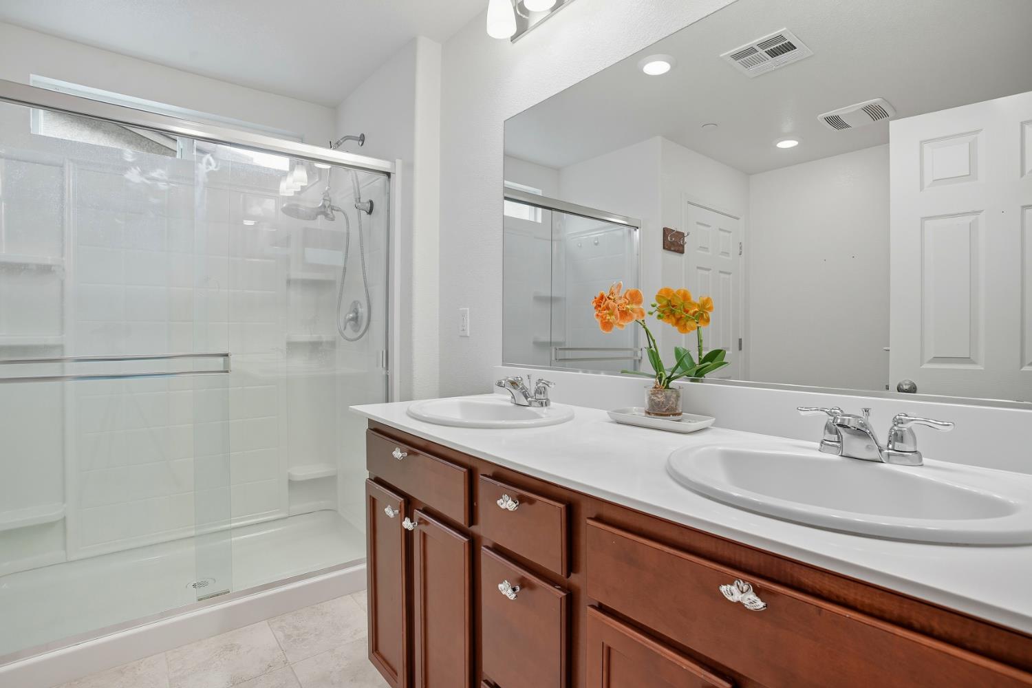 Elk Grove, California, 95758, United States, 3 Bedrooms Bedrooms, ,3 BathroomsBathrooms,Residential,For Sale,1961072