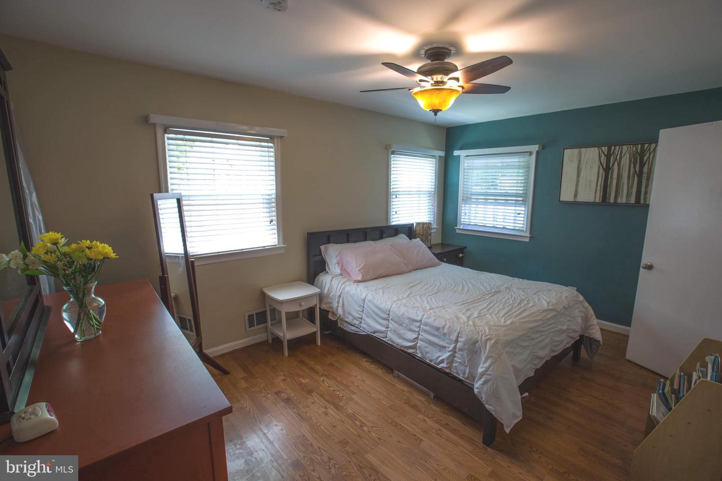 Alexandria, Virginia, 22305, United States, 2 Bedrooms Bedrooms, ,1 BathroomBathrooms,Residential,For Sale,1927312
