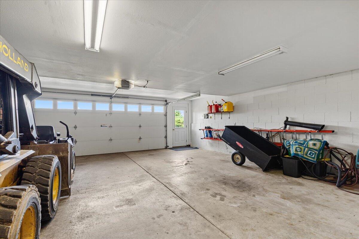 West Bend, Wisconsin, 53095, United States, 3 Bedrooms Bedrooms, ,2 BathroomsBathrooms,Residential,For Sale,1917208
