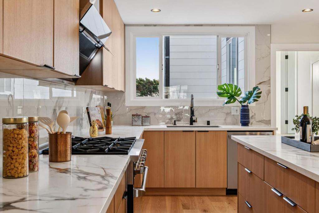 San Francisco, California, 94116, United States, 4 Bedrooms Bedrooms, ,4 BathroomsBathrooms,Residential,For Sale,2014062