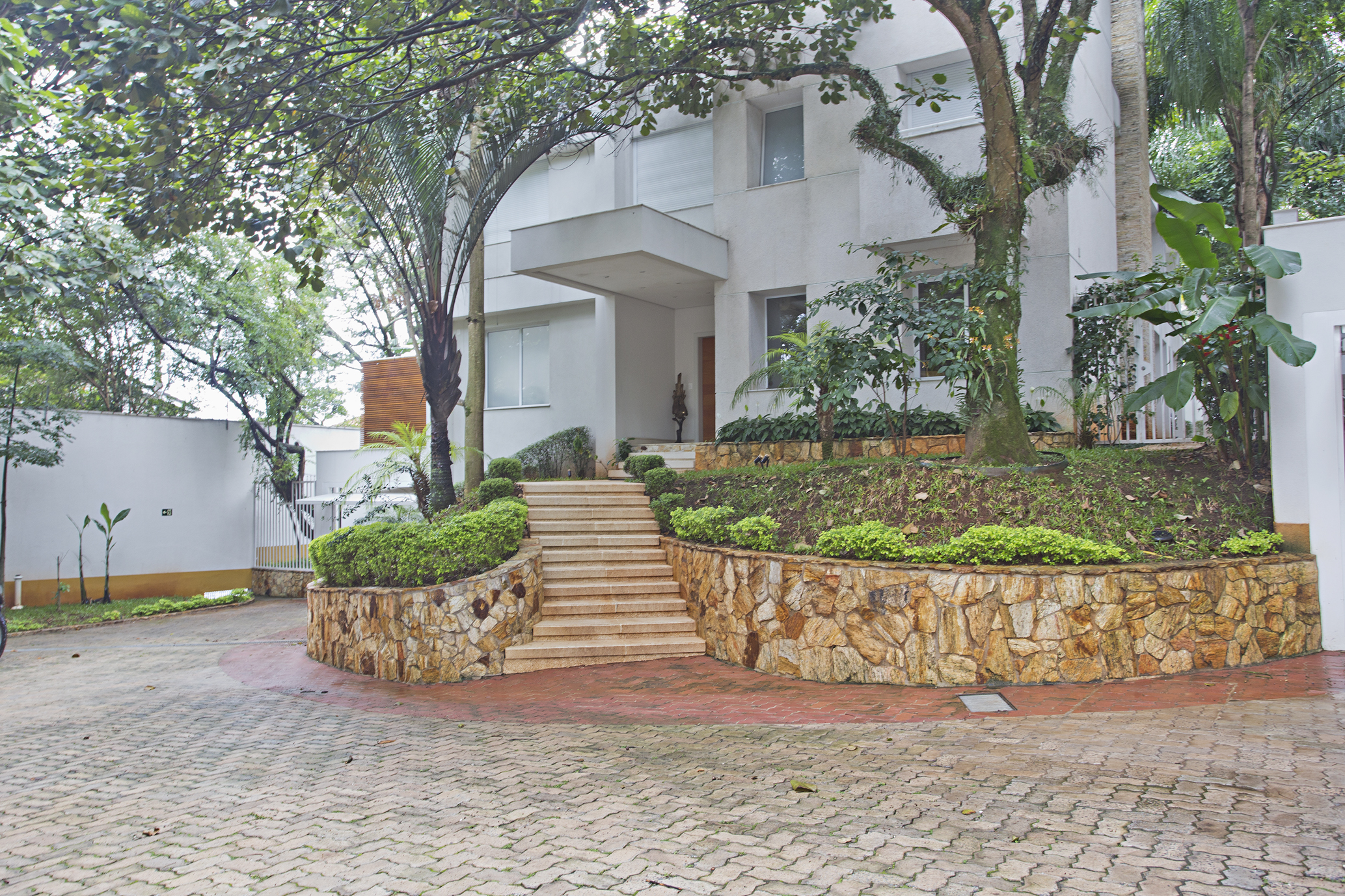  Home in a gated community surrounded by greenery - 物件實景