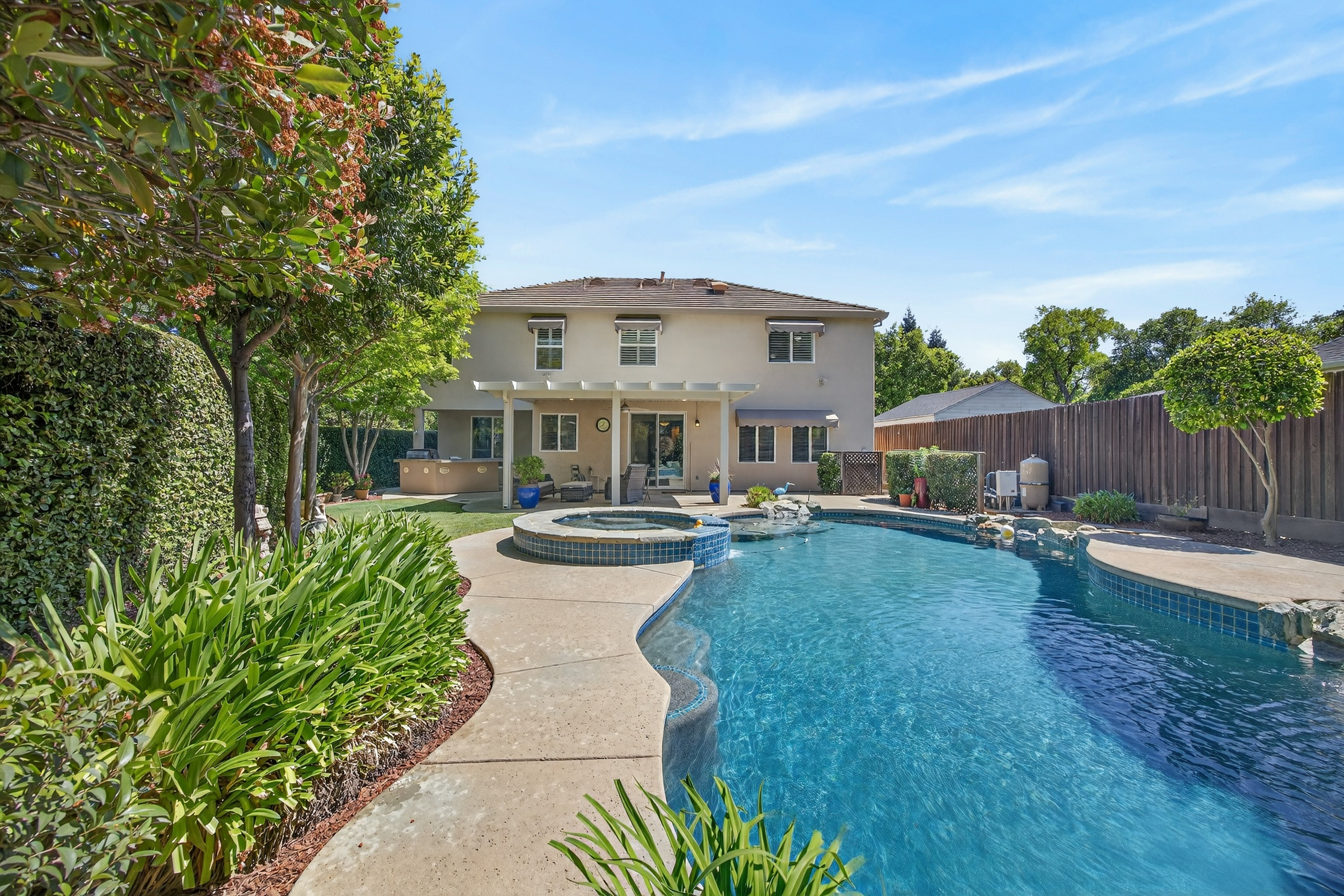  5500 Tierra Gardens Lane, Carmichael, CA 95608 - 物件實景
