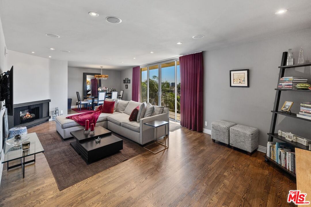 Los Angeles, California, 90068, United States, 2 Bedrooms Bedrooms, ,2 BathroomsBathrooms,Residential,For Sale,1939987