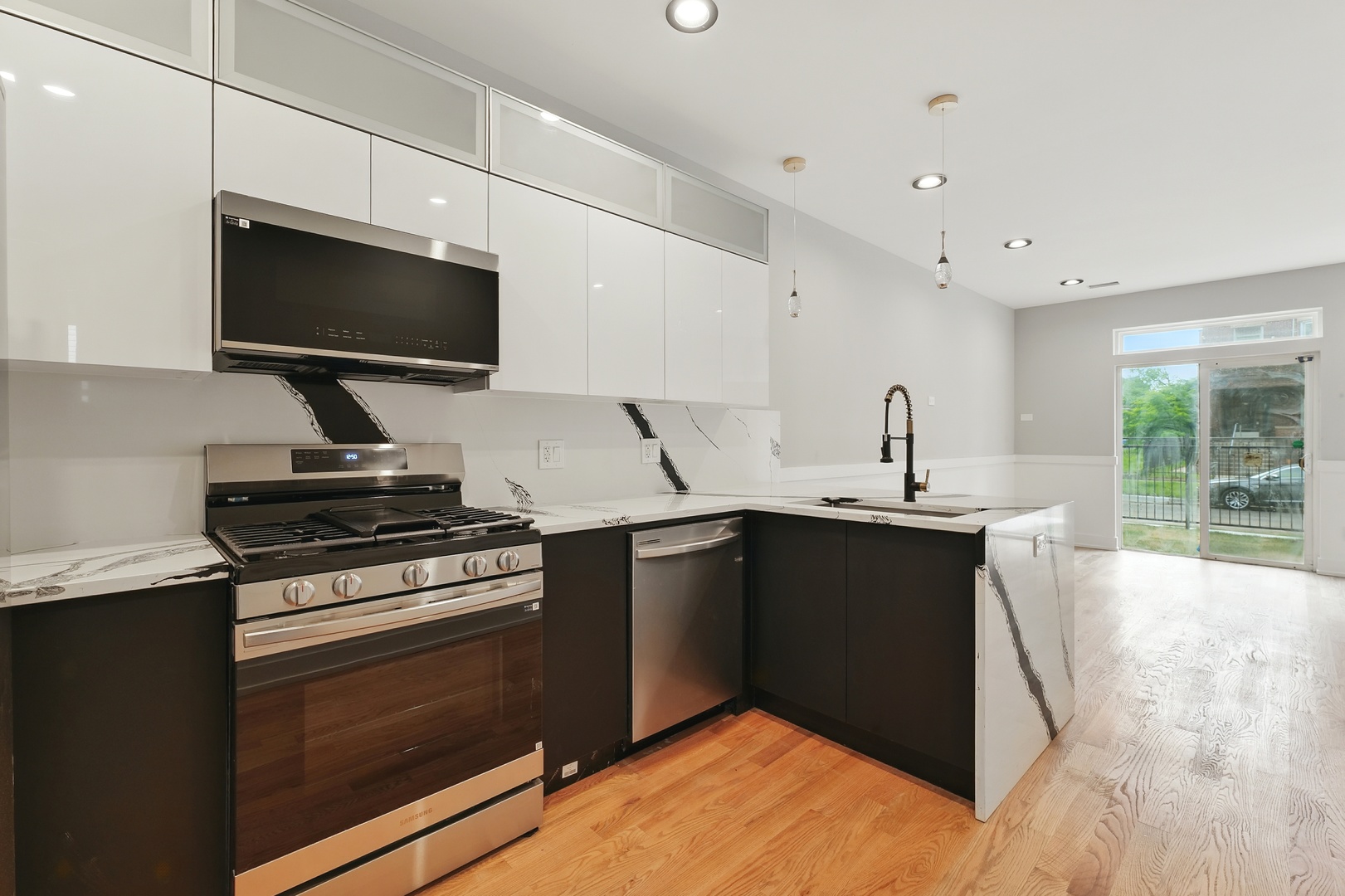 Chicago, Illinois, 60637, United States, 9 Bedrooms Bedrooms, ,Residential,For Sale,1860039