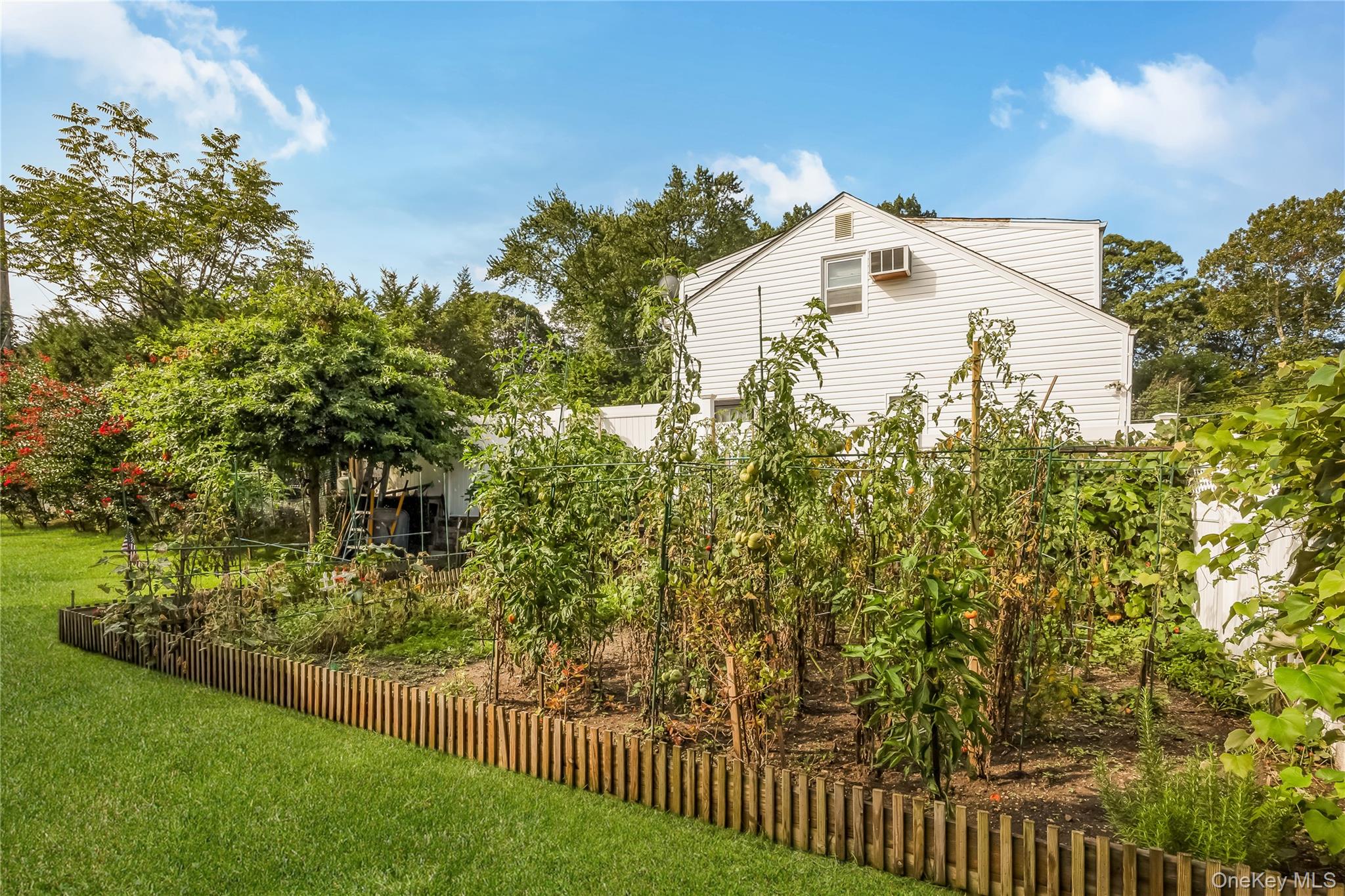 Farmingdale, New York, 11735, United States, 4 Bedrooms Bedrooms, ,3 BathroomsBathrooms,Residential,For Sale,1942122