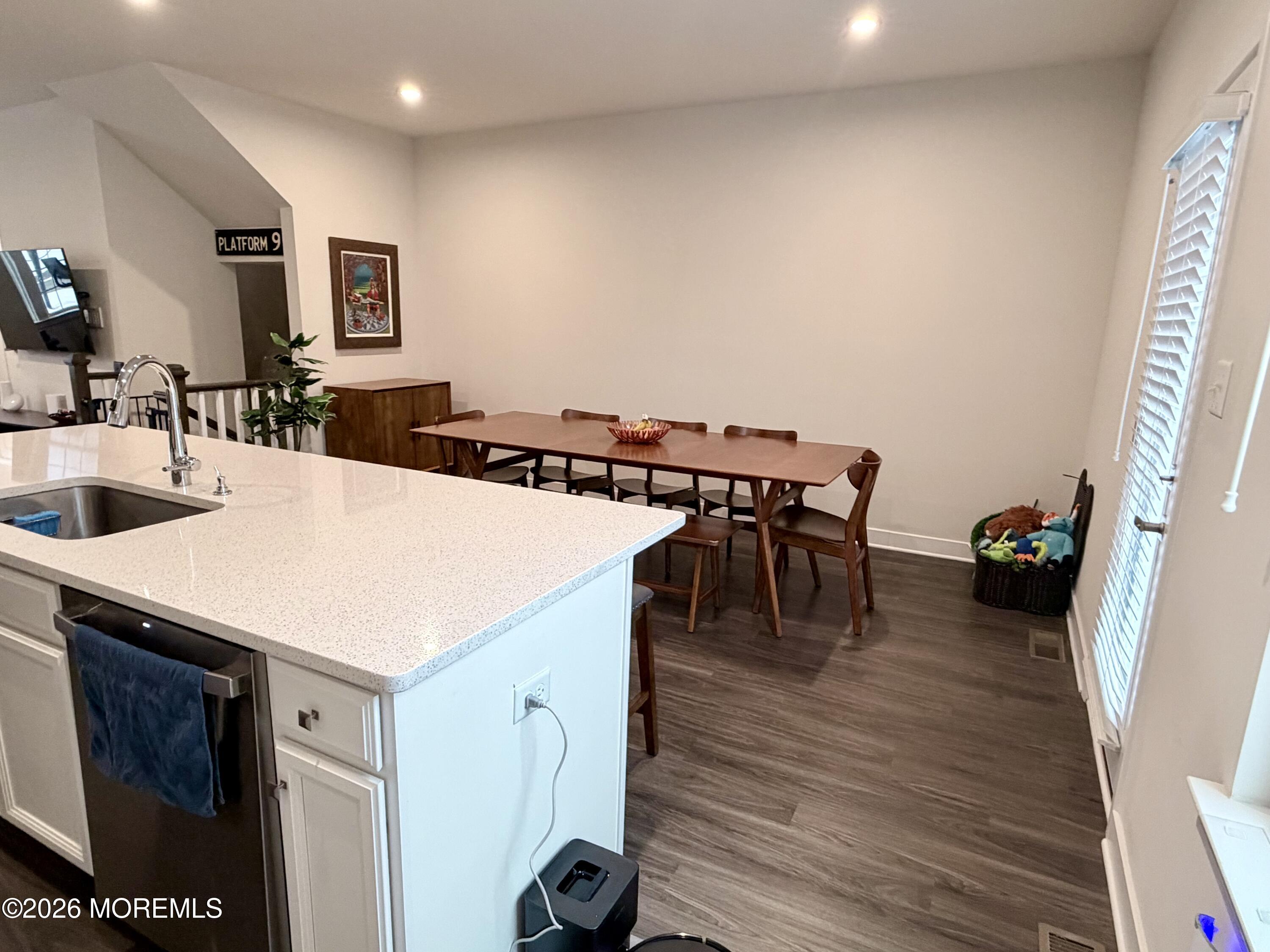 Parlin, New Jersey, 08859, United States, 3 Bedrooms Bedrooms, ,3 BathroomsBathrooms,Residential,For Sale,2010964