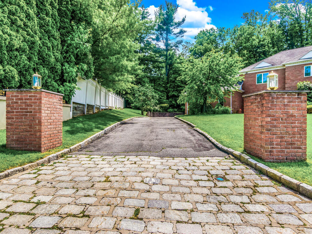 Scarsdale, New York, 10583, United States, 5 Bedrooms Bedrooms, ,6 BathroomsBathrooms,Residential,For Sale,1974207
