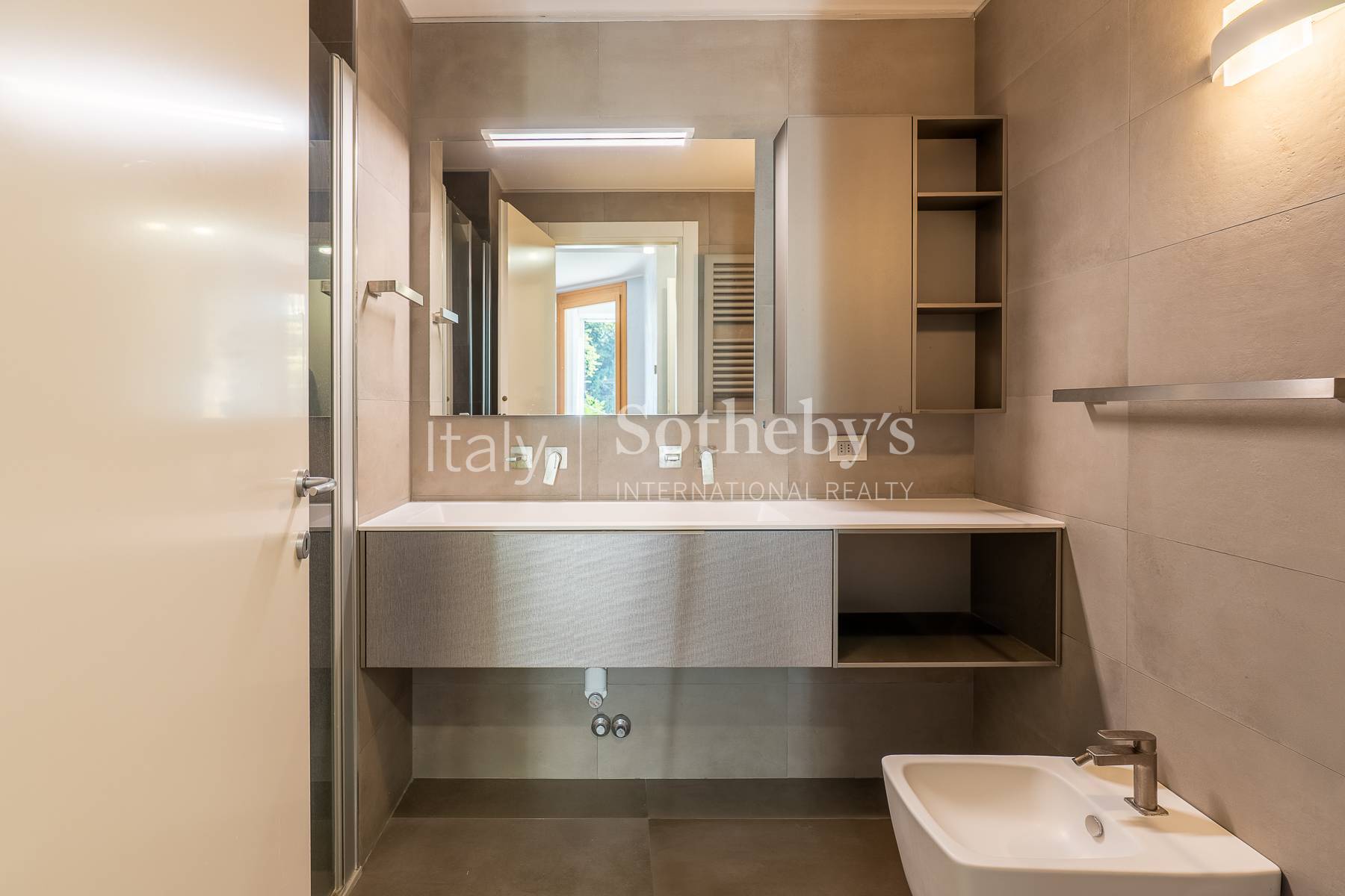  Contemporary Apartment with Breathtaking Lake View - 物件實景