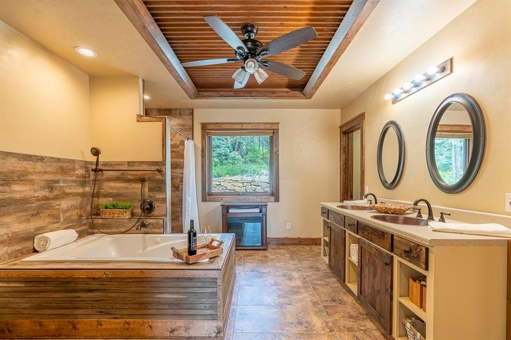 Durango, Colorado, 81301, United States, 3 Bedrooms Bedrooms, ,4 BathroomsBathrooms,Residential,For Sale,1787278