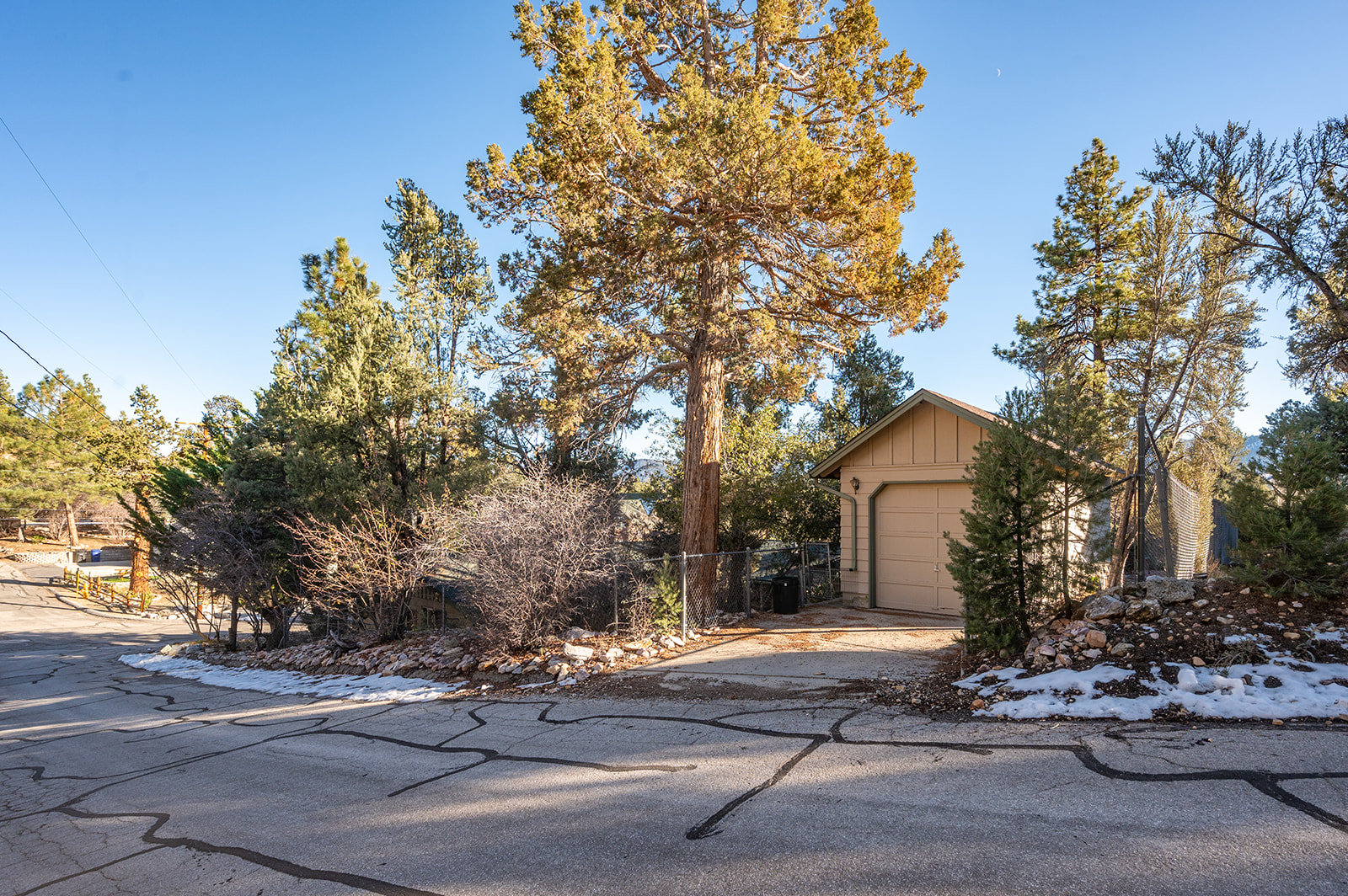 Big Bear City, California, 92314, United States, 4 Bedrooms Bedrooms, ,3 BathroomsBathrooms,Residential,For Sale,2000367