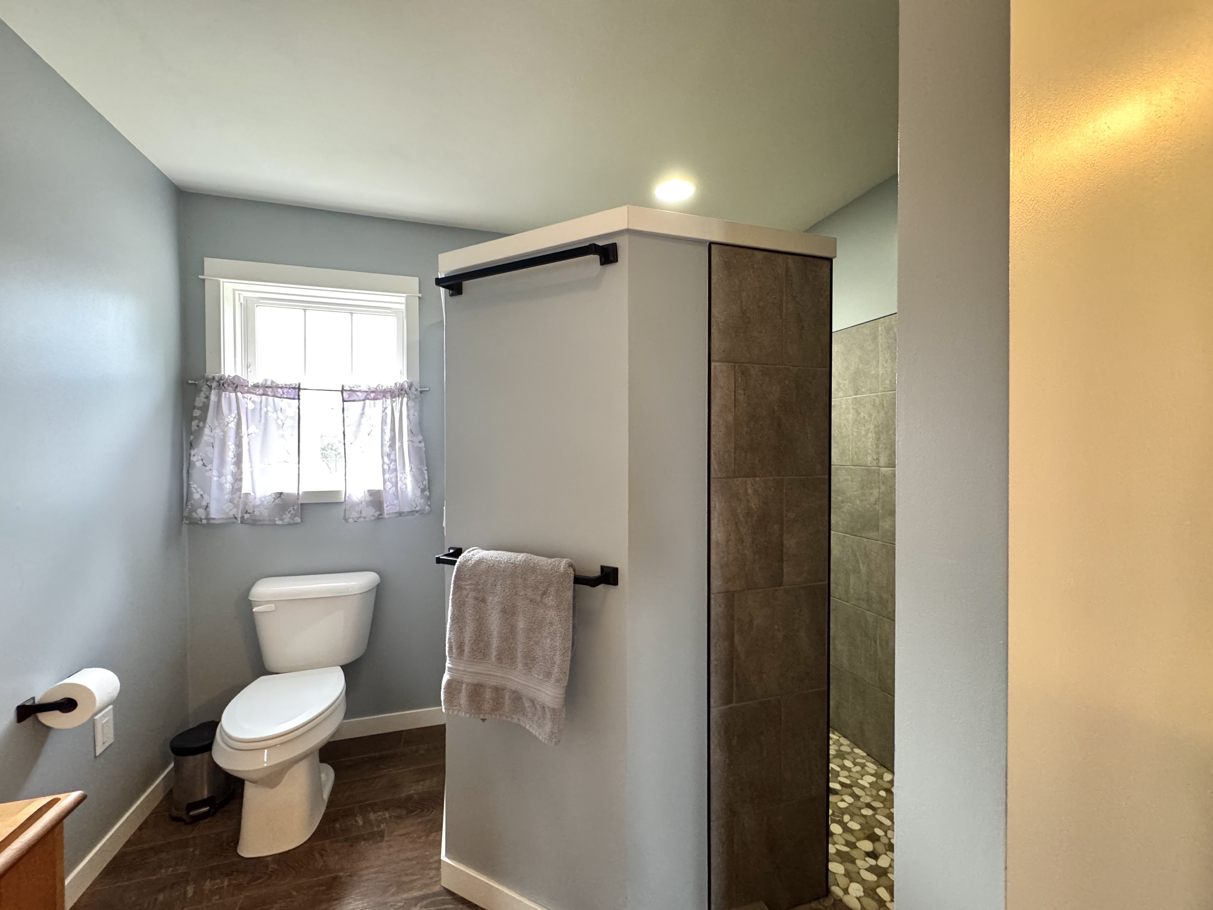 Athens, New York, 12015, United States, 3 Bedrooms Bedrooms, ,3 BathroomsBathrooms,Residential,For Sale,1995415