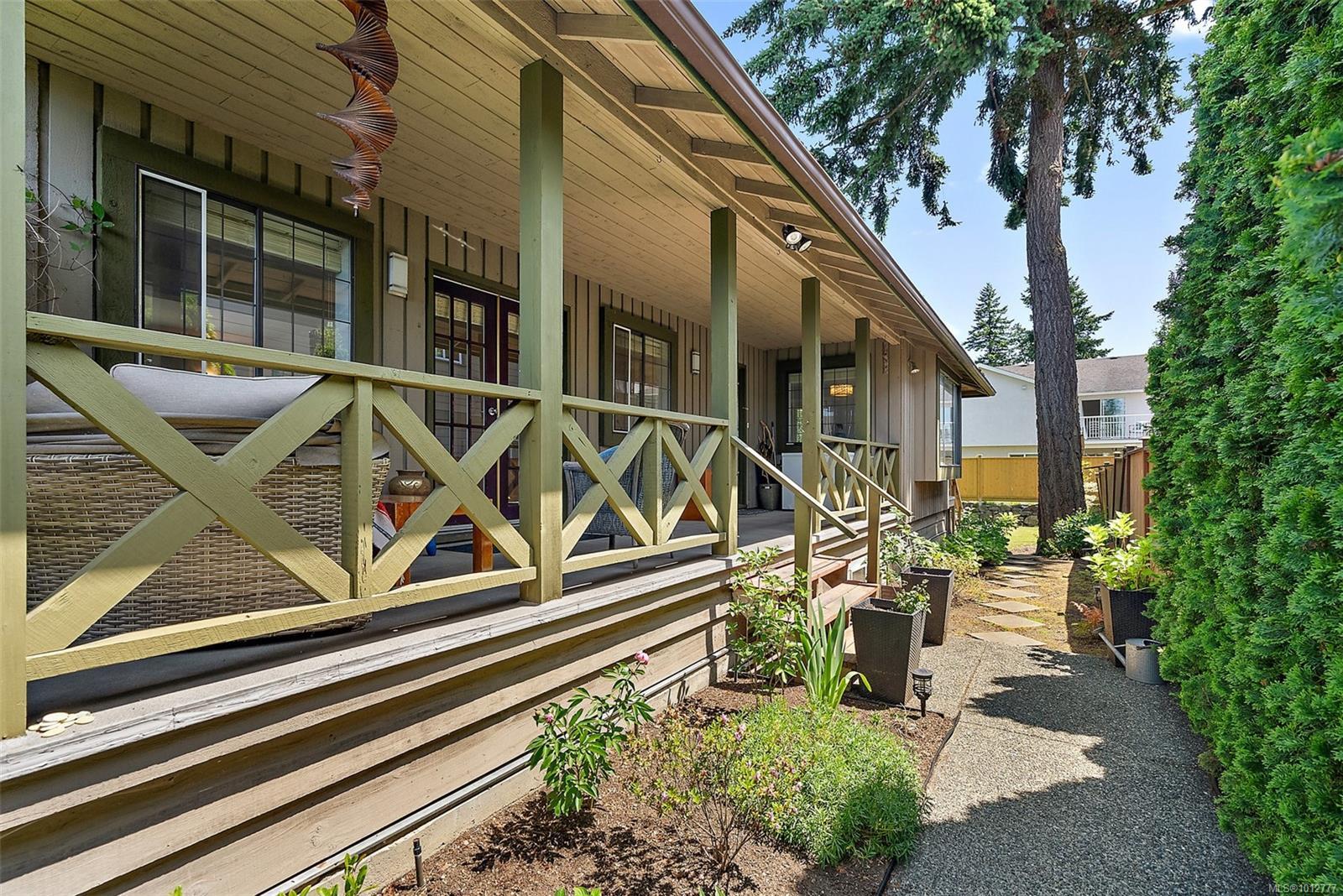 VIEW ROYAL, British Columbia, V9B 6N7, CA, 5 Bedrooms Bedrooms, ,Residential,For Sale,1951218