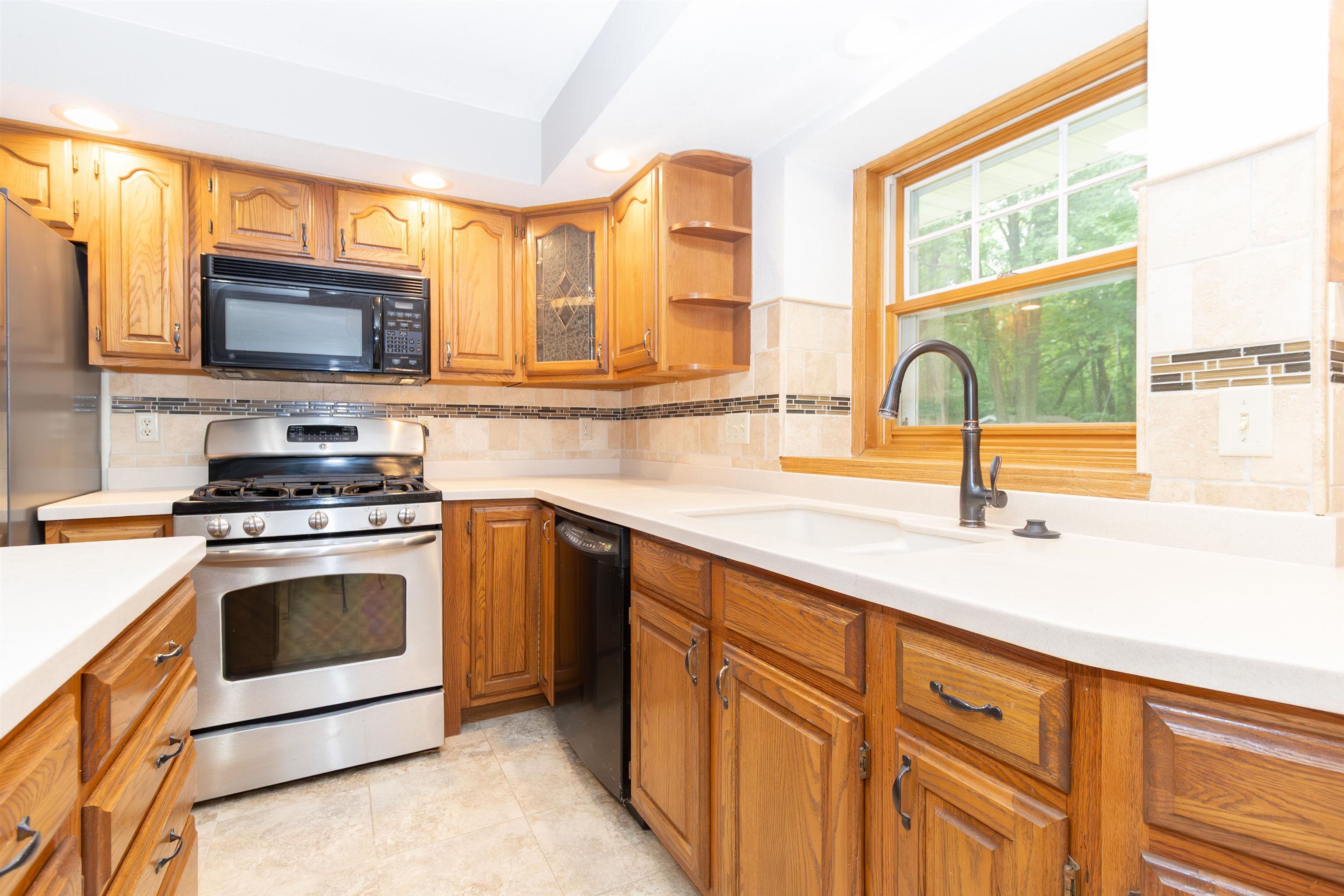 WAUPACA, Wisconsin, 54981, United States, 4 Bedrooms Bedrooms, ,3 BathroomsBathrooms,Residential,For Sale,1913222