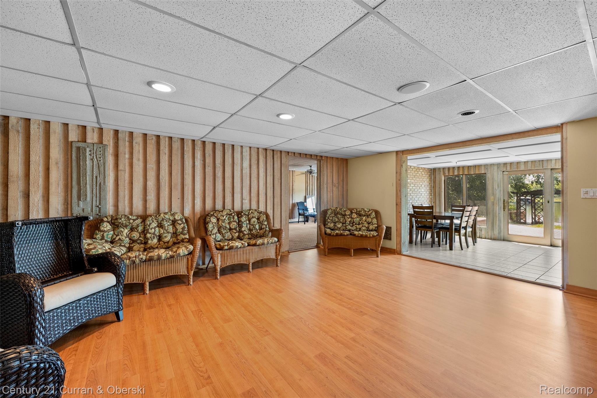 Walled Lake, Michigan, 48390, United States, 3 Bedrooms Bedrooms, ,3 BathroomsBathrooms,Residential,For Sale,1938303