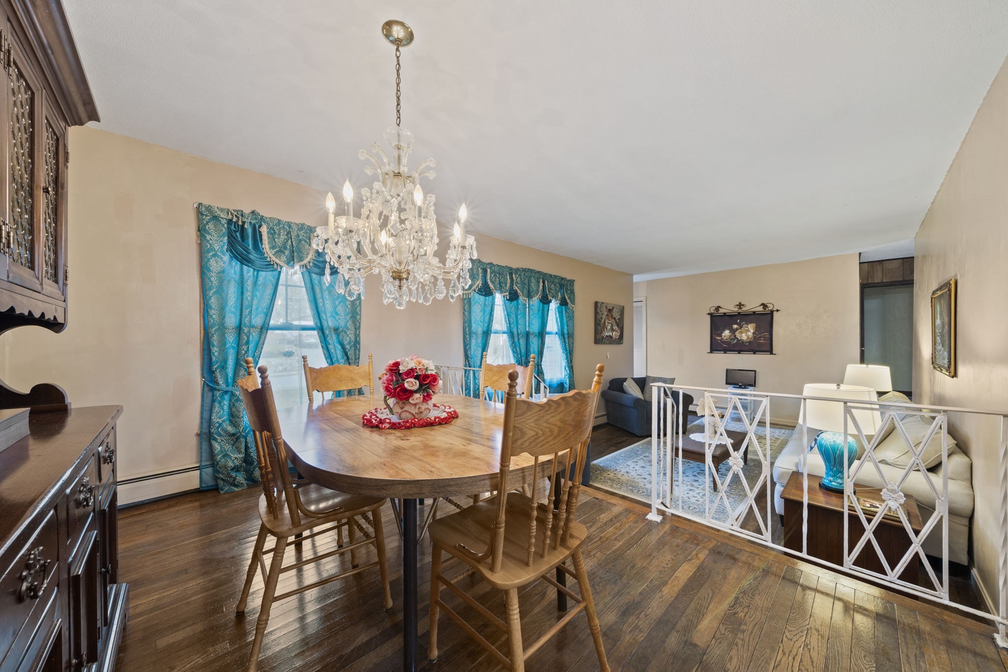 Braintree, Massachusetts, 02184, United States, 3 Bedrooms Bedrooms, ,2 BathroomsBathrooms,Residential,For Sale,2005406